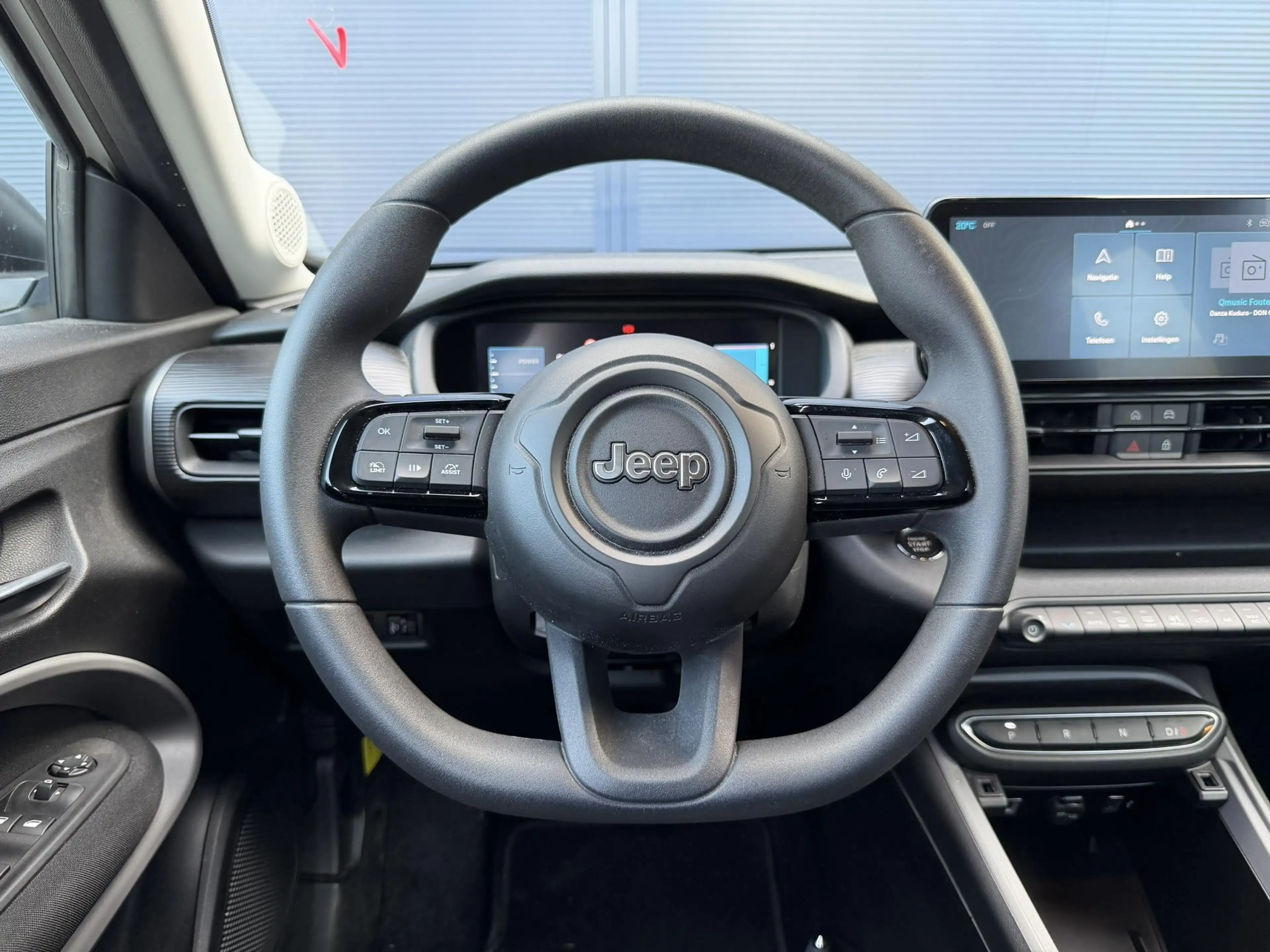 Jeep Avenger Longitude 54 kWh SOH 97,3% | Apple Carplay/Androi — photo 9
