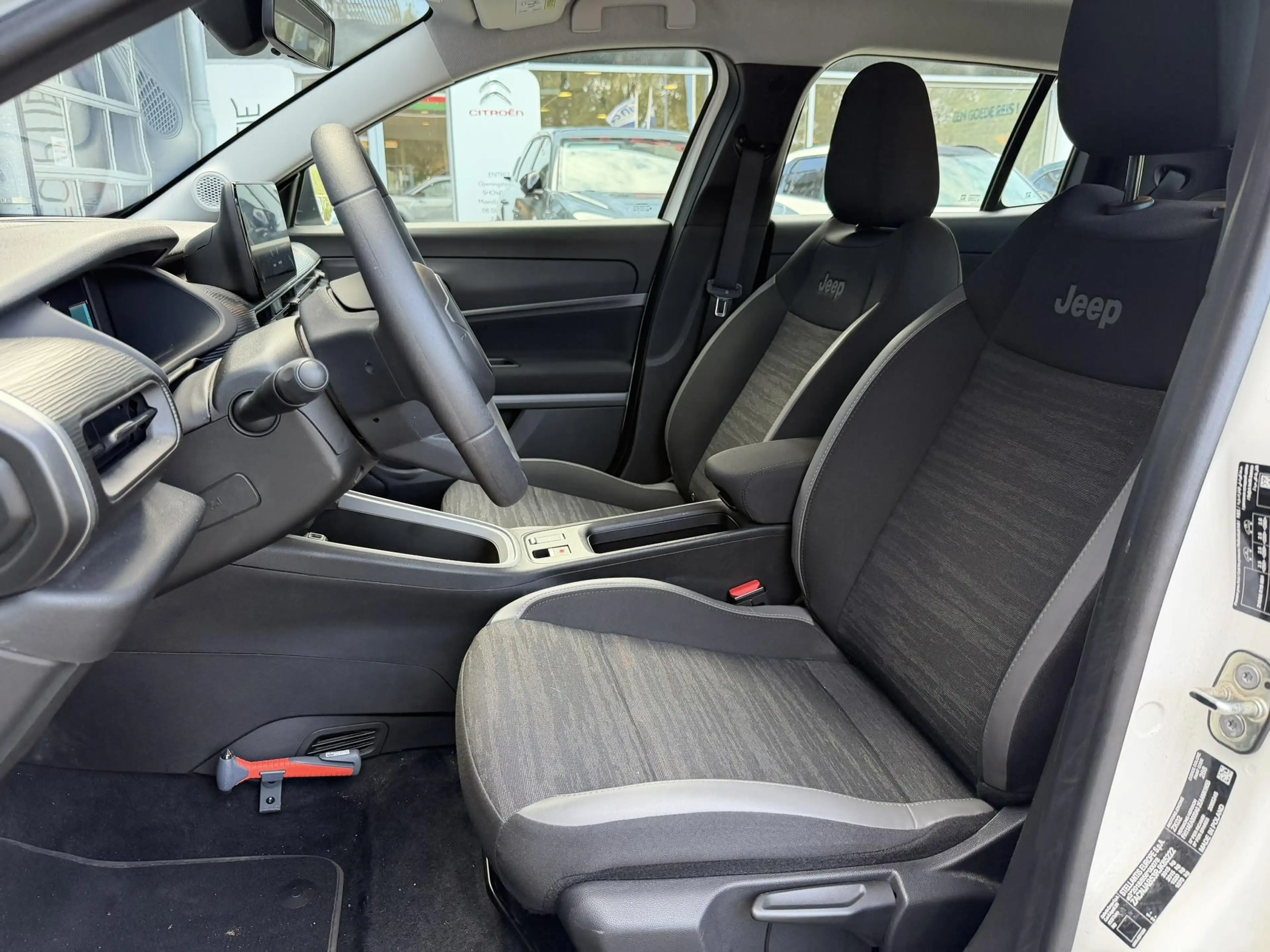 Jeep Avenger Longitude 54 kWh SOH 97,3% | Apple Carplay/Androi — photo 13