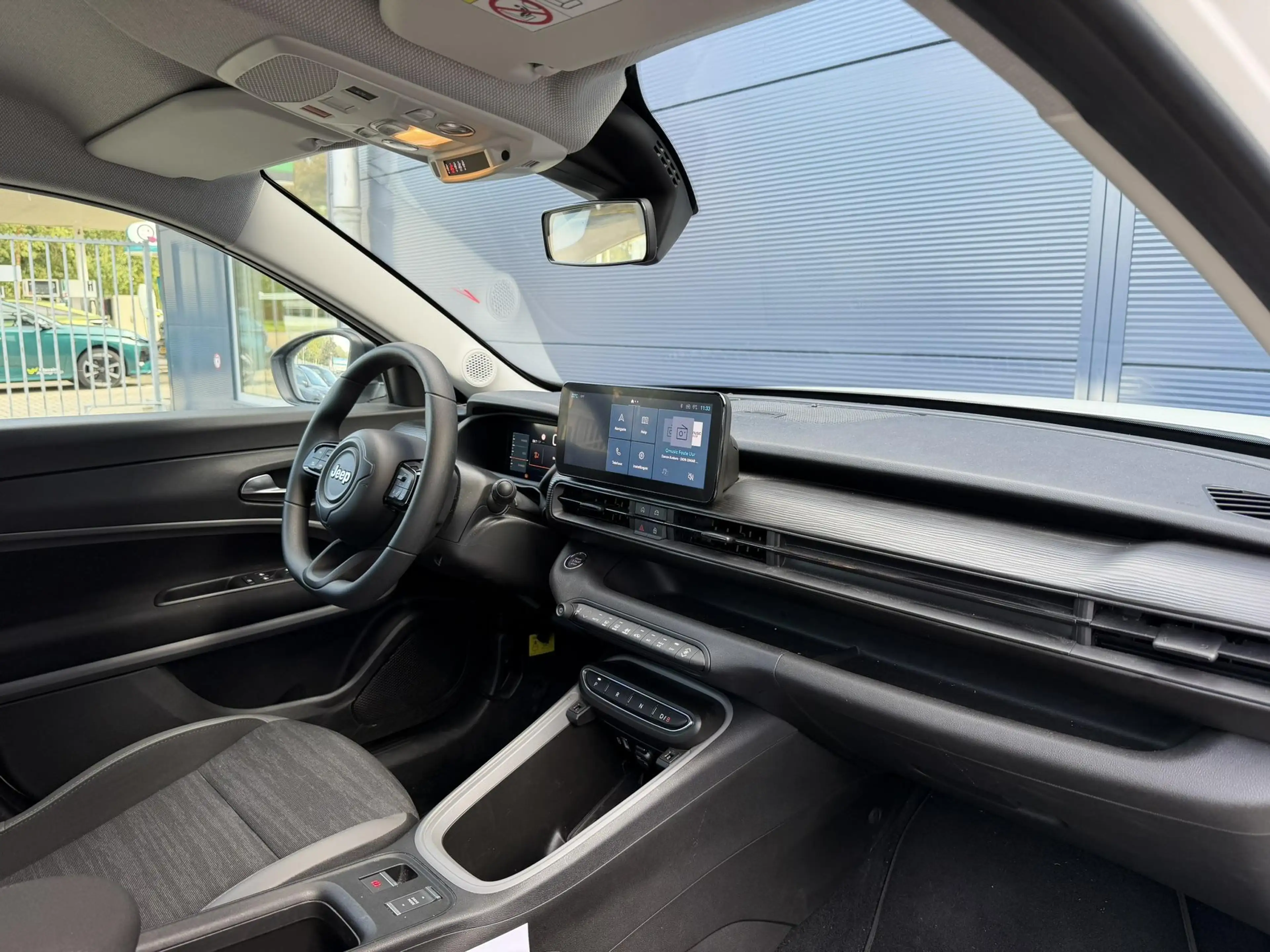 Jeep Avenger Longitude 54 kWh SOH 97,3% | Apple Carplay/Androi — photo 11