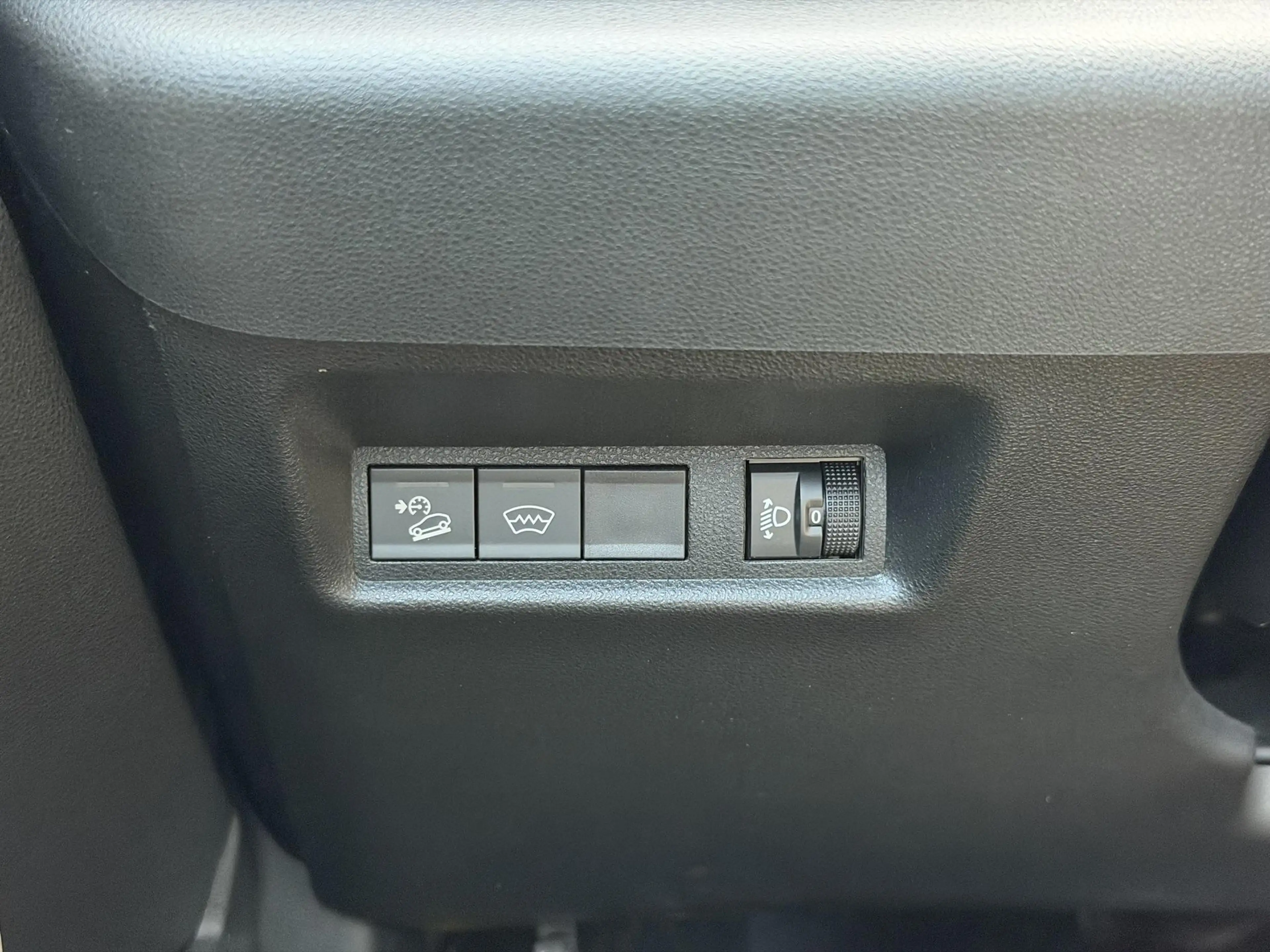 Jeep Avenger Longitude 54 kWh SOH 97,3% | Apple Carplay/Androi — photo 15