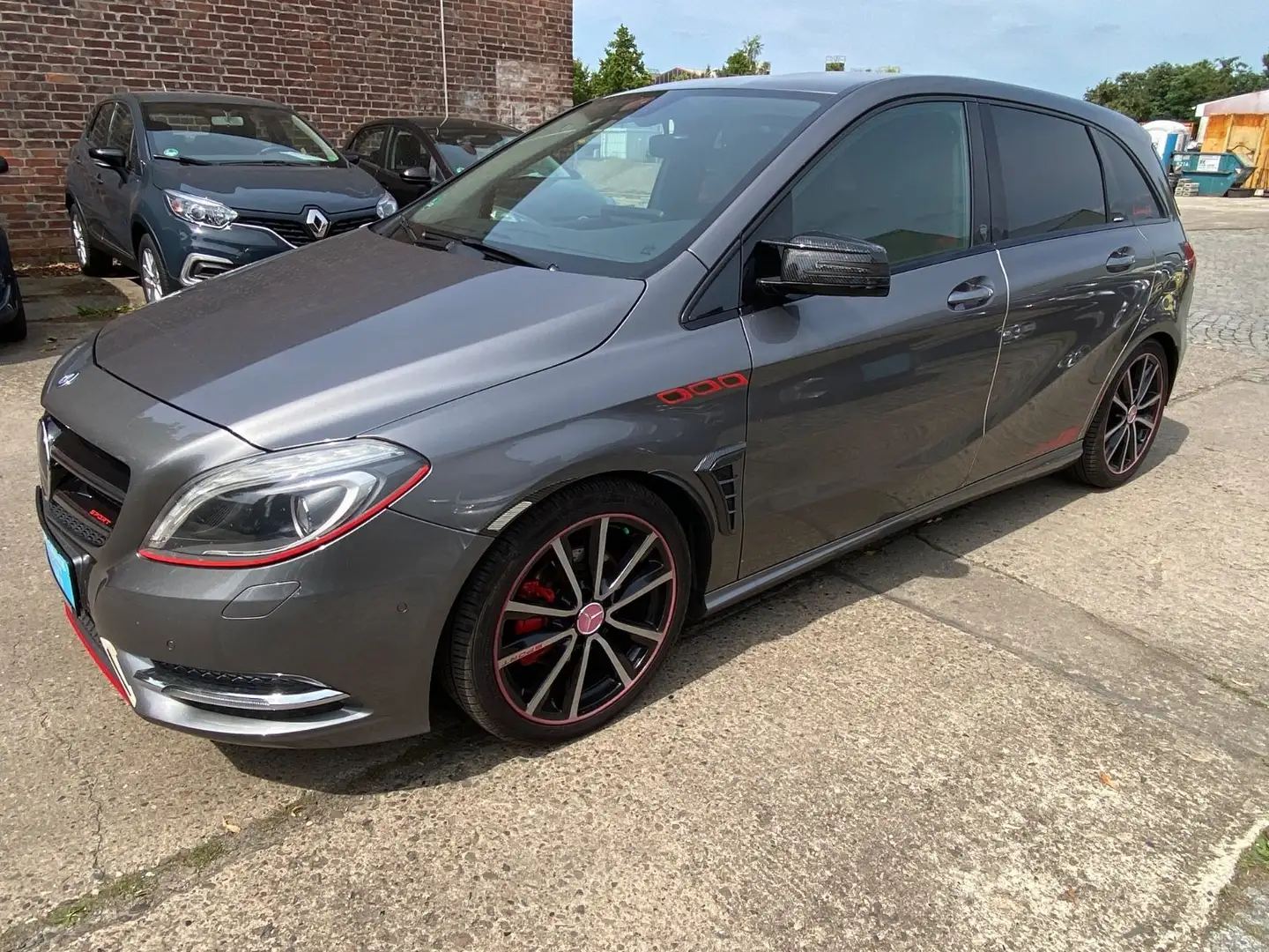 Mercedes-Benz B 180 Edition 1 Navi+Xenon+Leder+PDC+Sitzheizung Grau - 1
