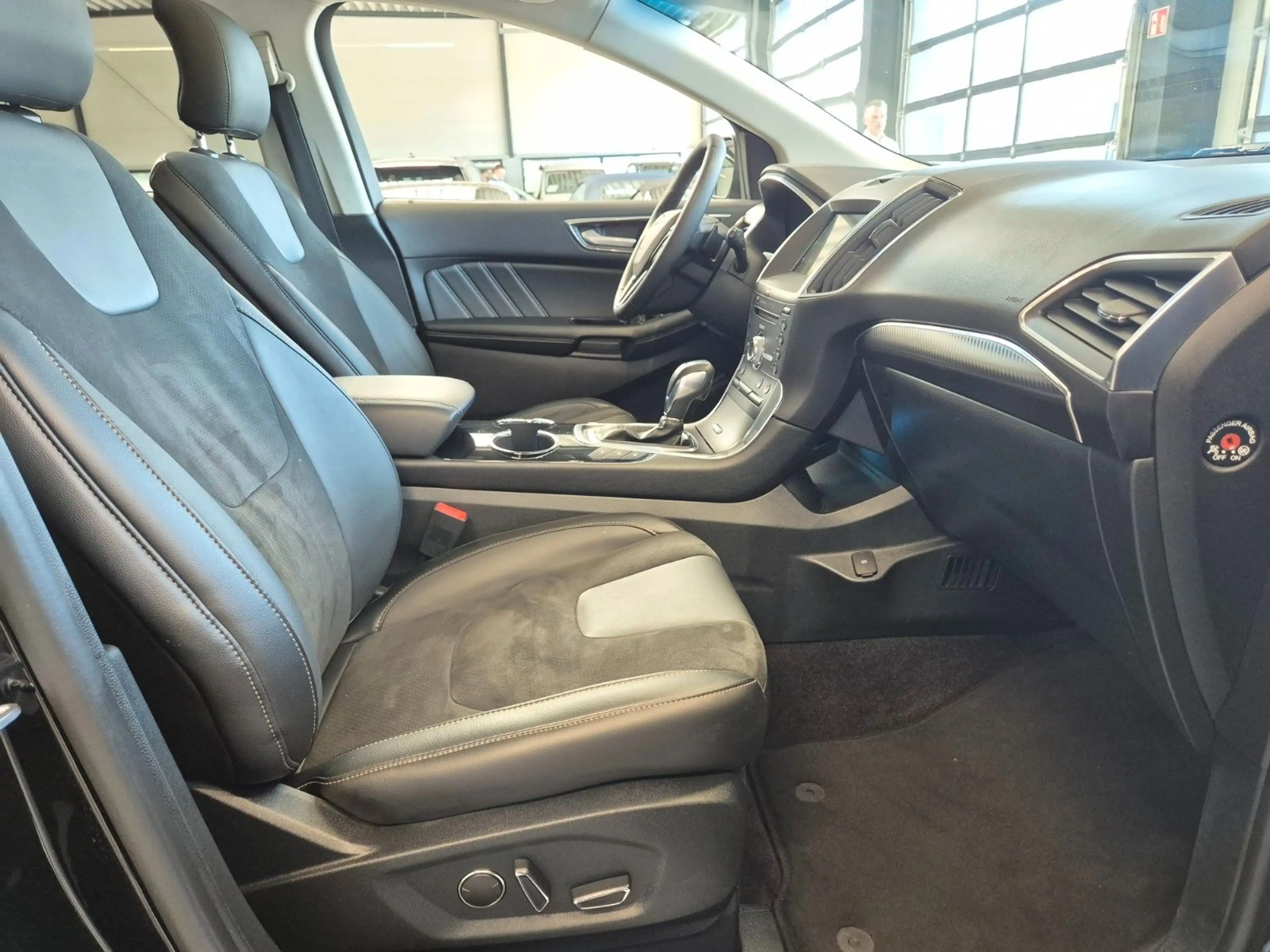 Ford Edge EDGE SPORT 4x4 NAVI LED SITZ+STANDHZ PANO 1HAND — photo 12