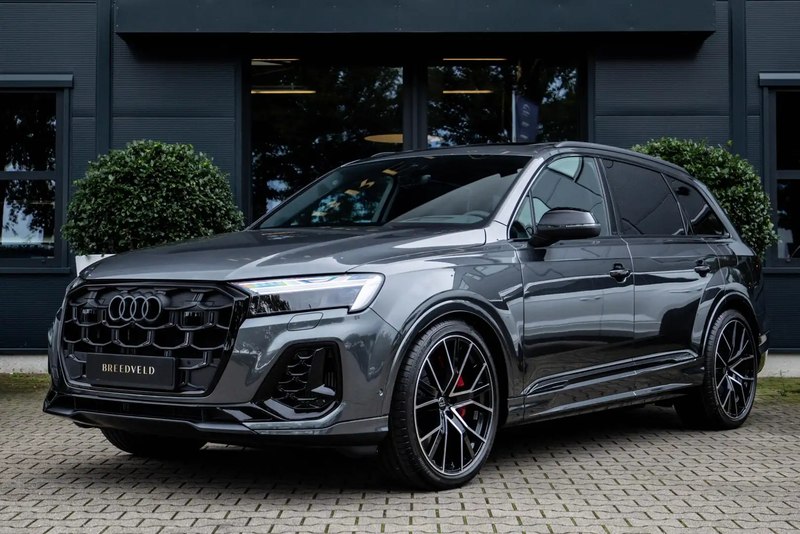 Audi Q7 60 TFSI e Competition 490pk, Full-options 2025 Grijs - 2