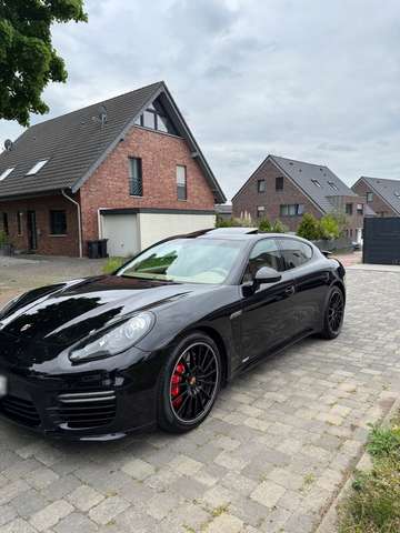 Imagine Porsche Panamera GTS PDK Approved Garantie