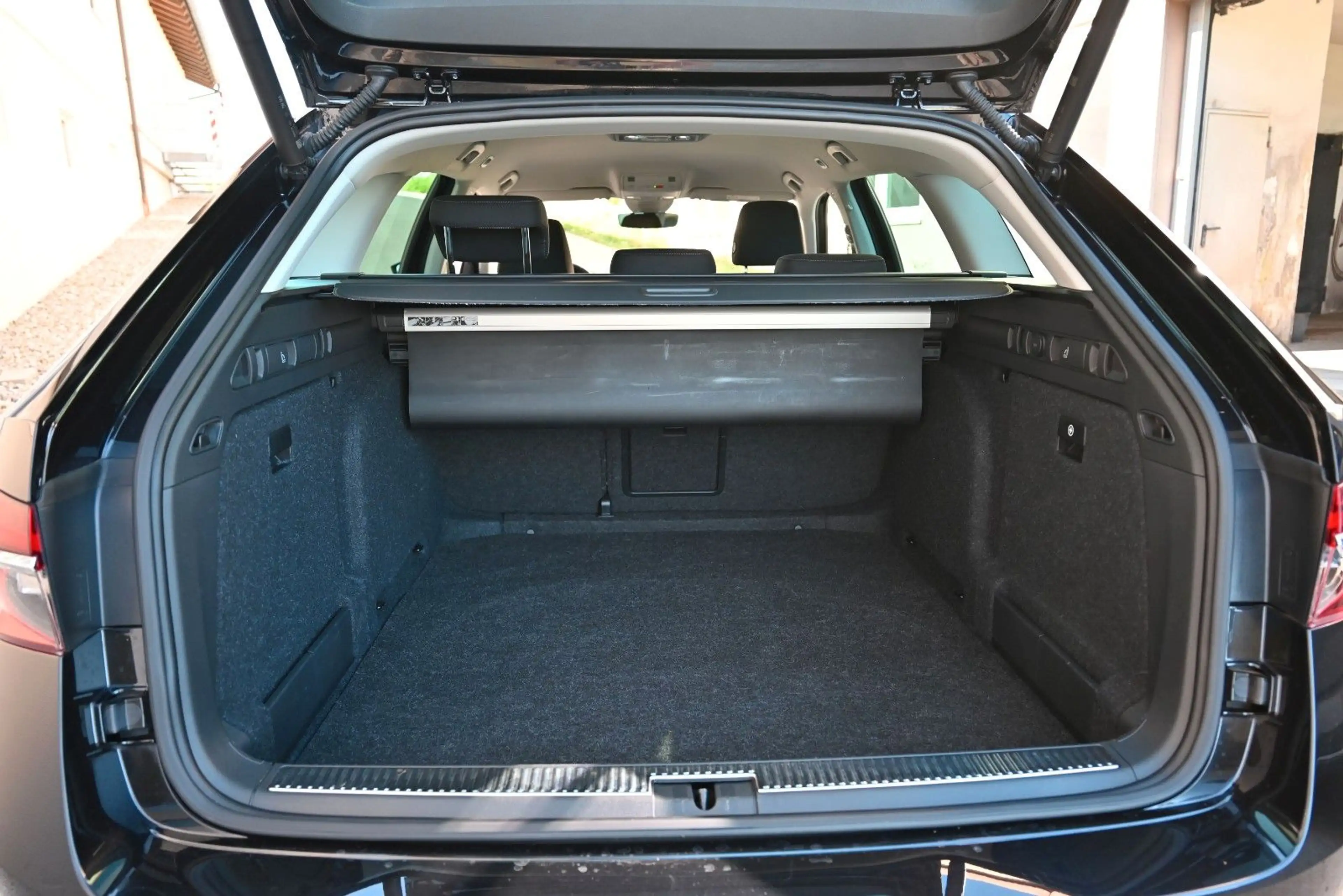 Skoda Superb Combi Style/Matrix/Virtual/ACC — photo 12
