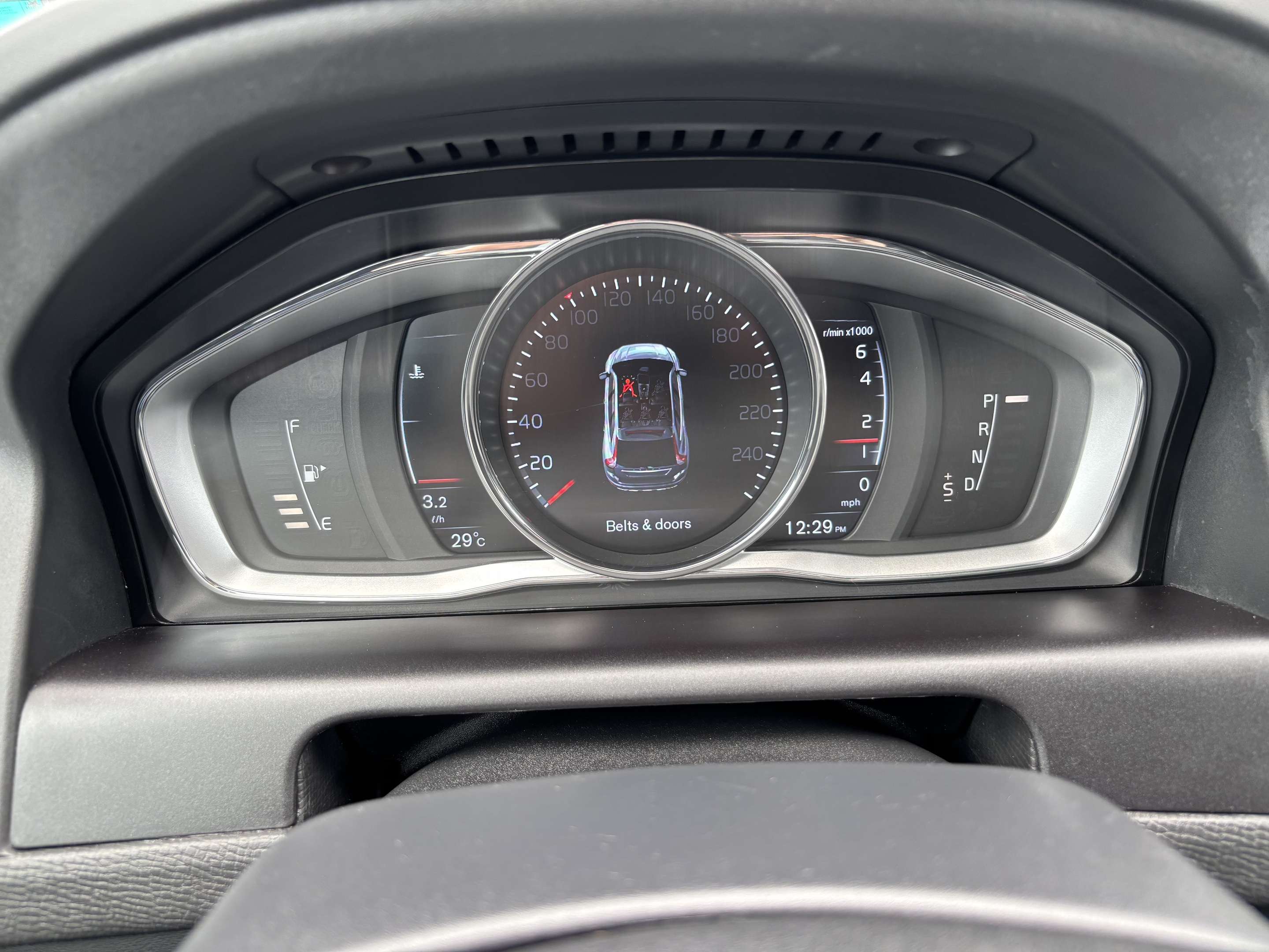 2016 Volvo XC60 PREMIER! AWD! SUN/MOONROOF! HEATED SEATS! thumb 10