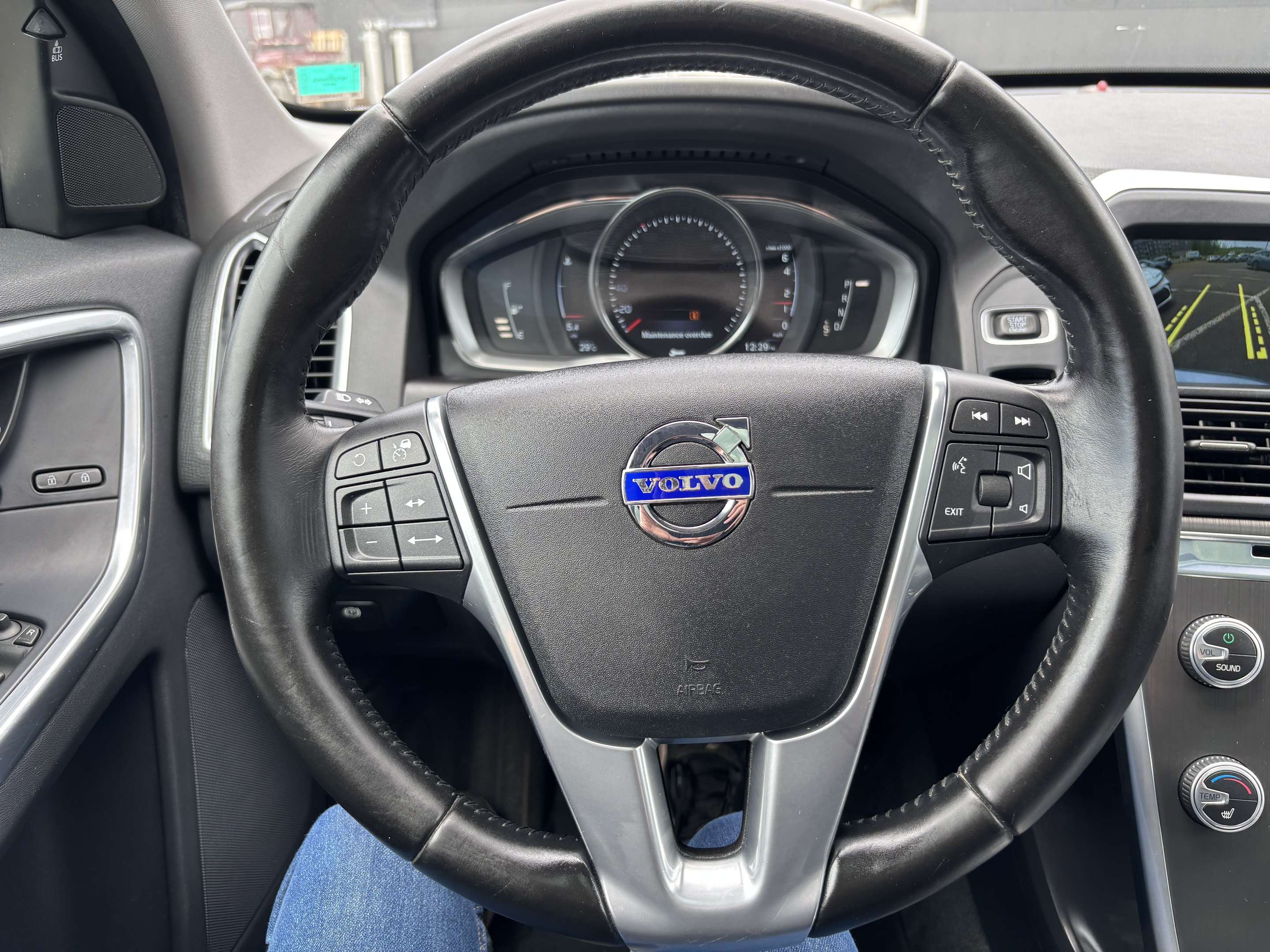 2016 Volvo XC60 PREMIER! AWD! SUN/MOONROOF! HEATED SEATS! thumb 11