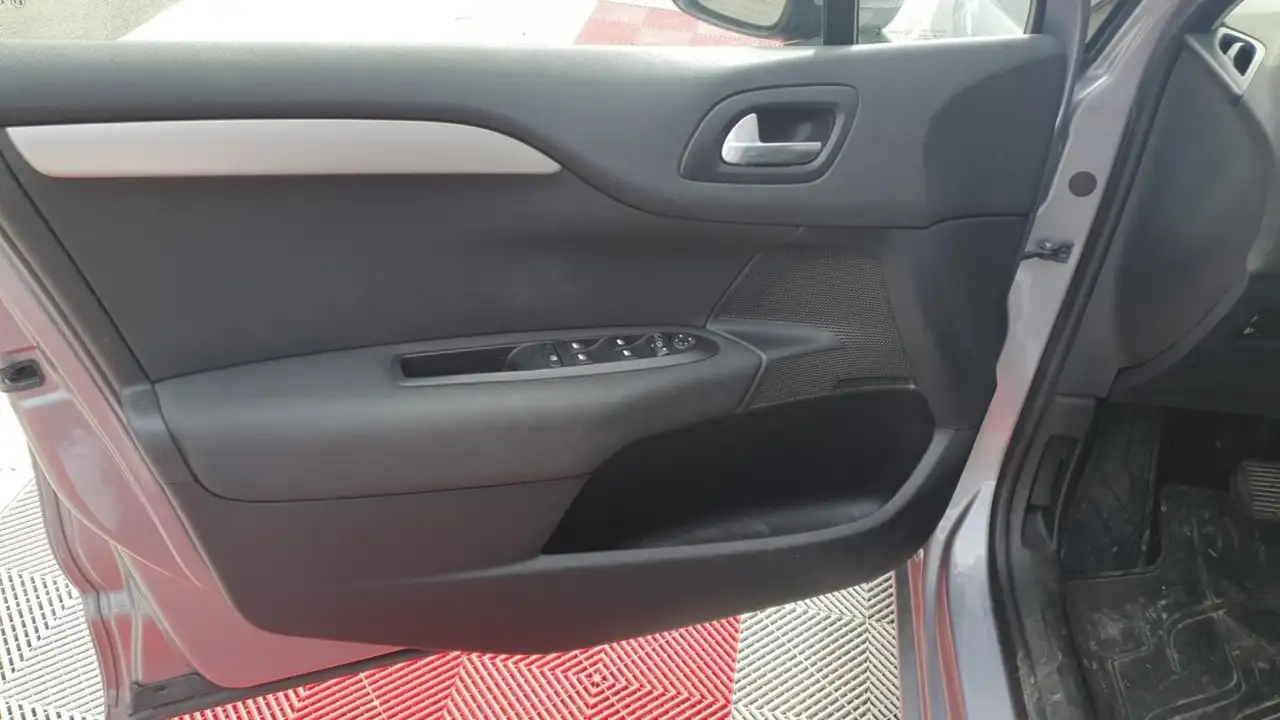 Citroen C4 Berline — photo 20
