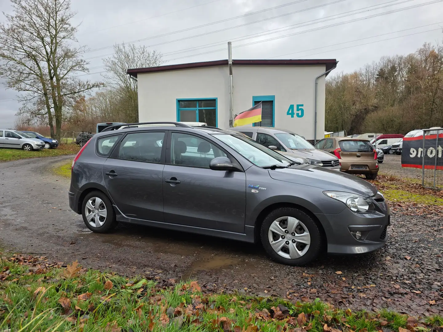 Hyundai i30 i30cw 1.6 CRDi blue drive, Blau - 1