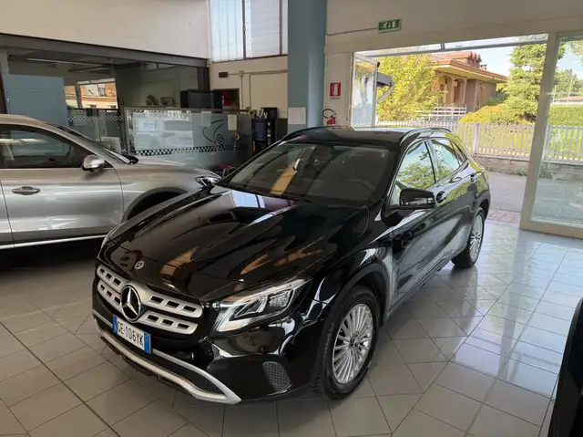 Mercedes-Benz GLA 180 GLA-X156 2017 Executive