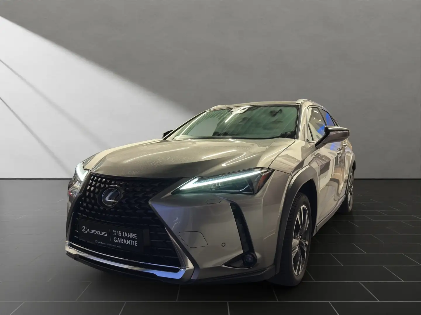 Lexus UX 250h 250h*STYLE*1HD*CARPLAY*PDC 15J-GARANTIE Silber - 1