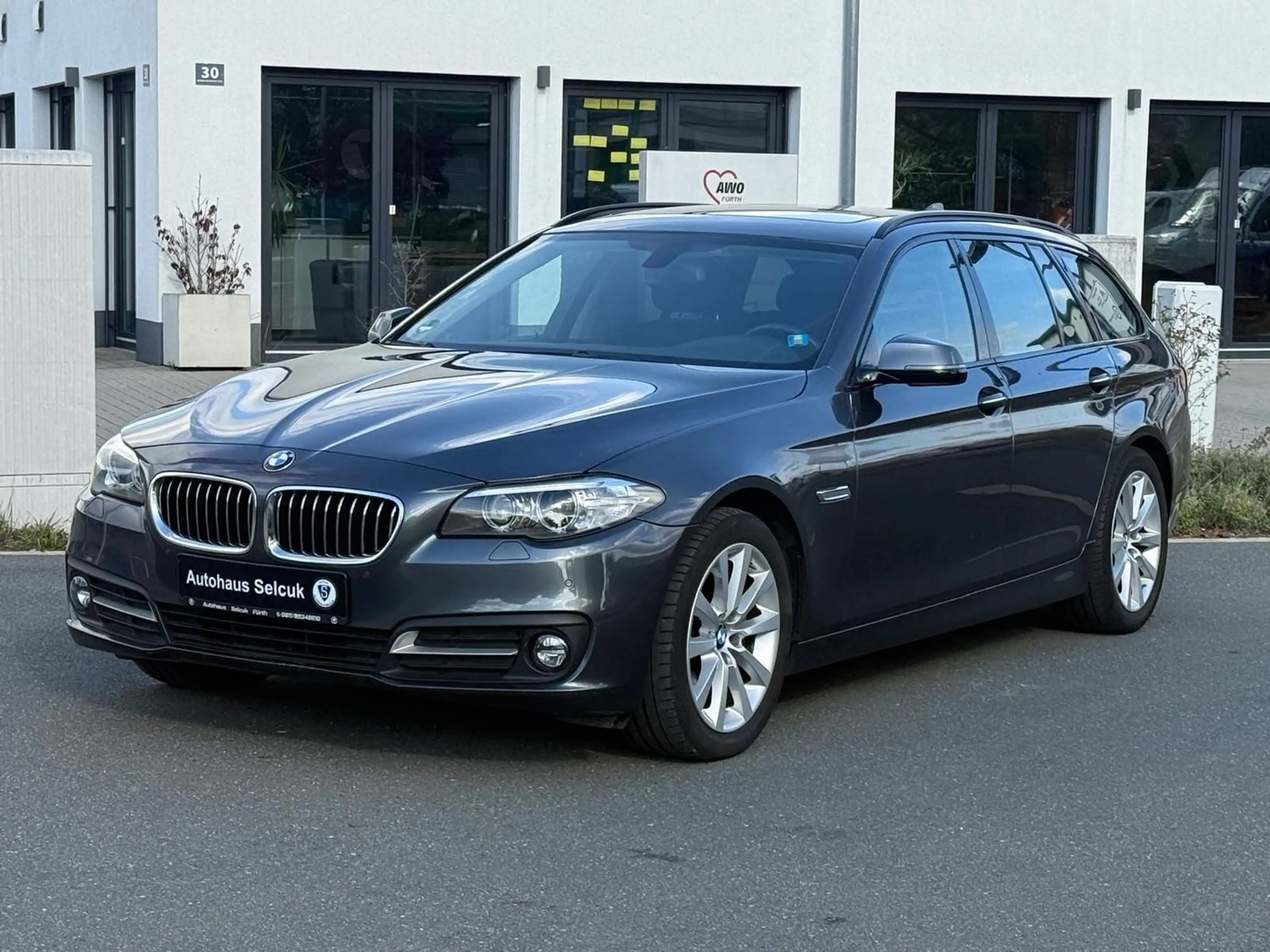 BMW 525 d xDrive *Xenon*Navi*Pano*AHK*PDC*Harman-Kardon* — photo 2
