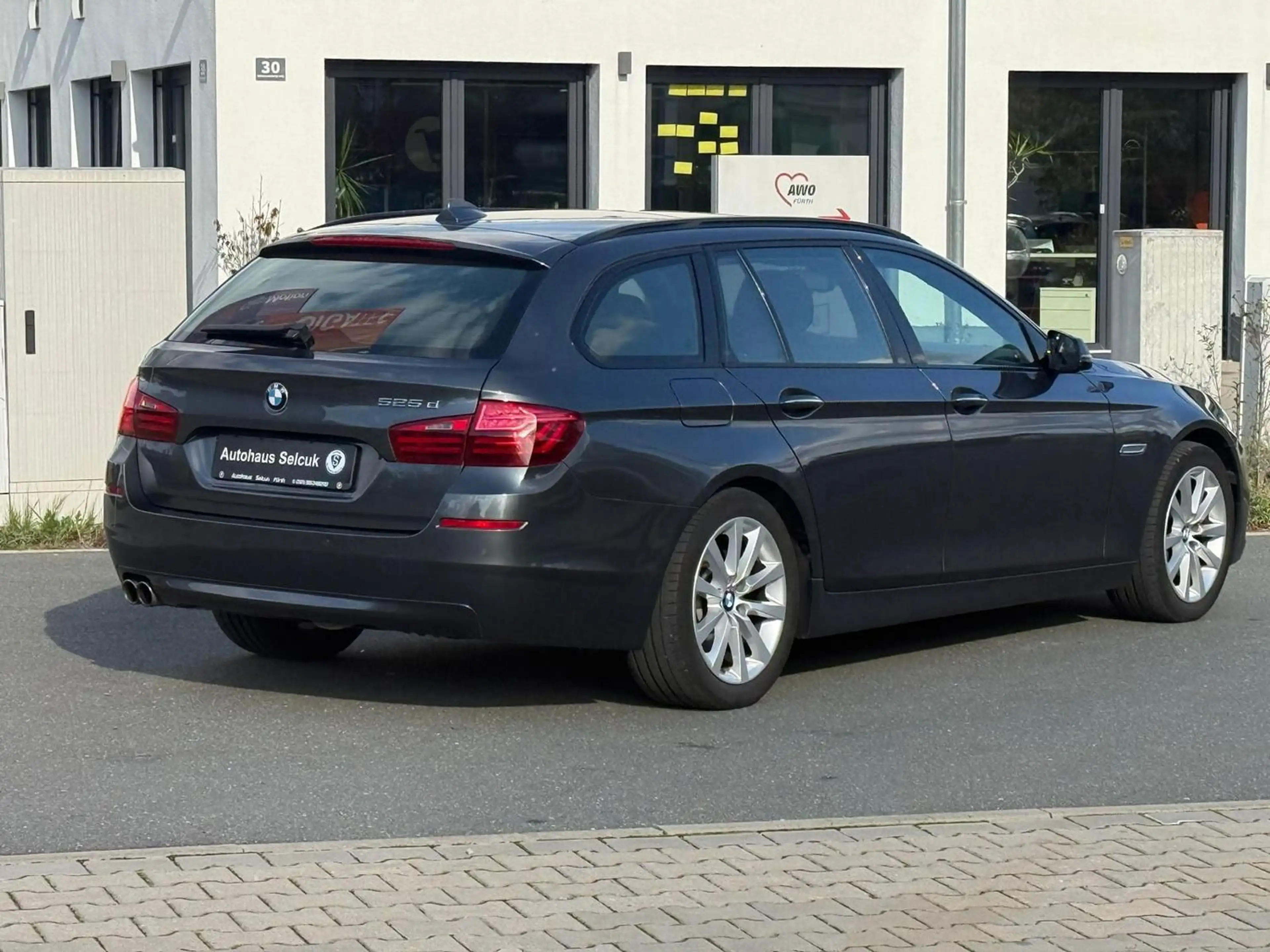 BMW 525 d xDrive *Xenon*Navi*Pano*AHK*PDC*Harman-Kardon* — photo 6