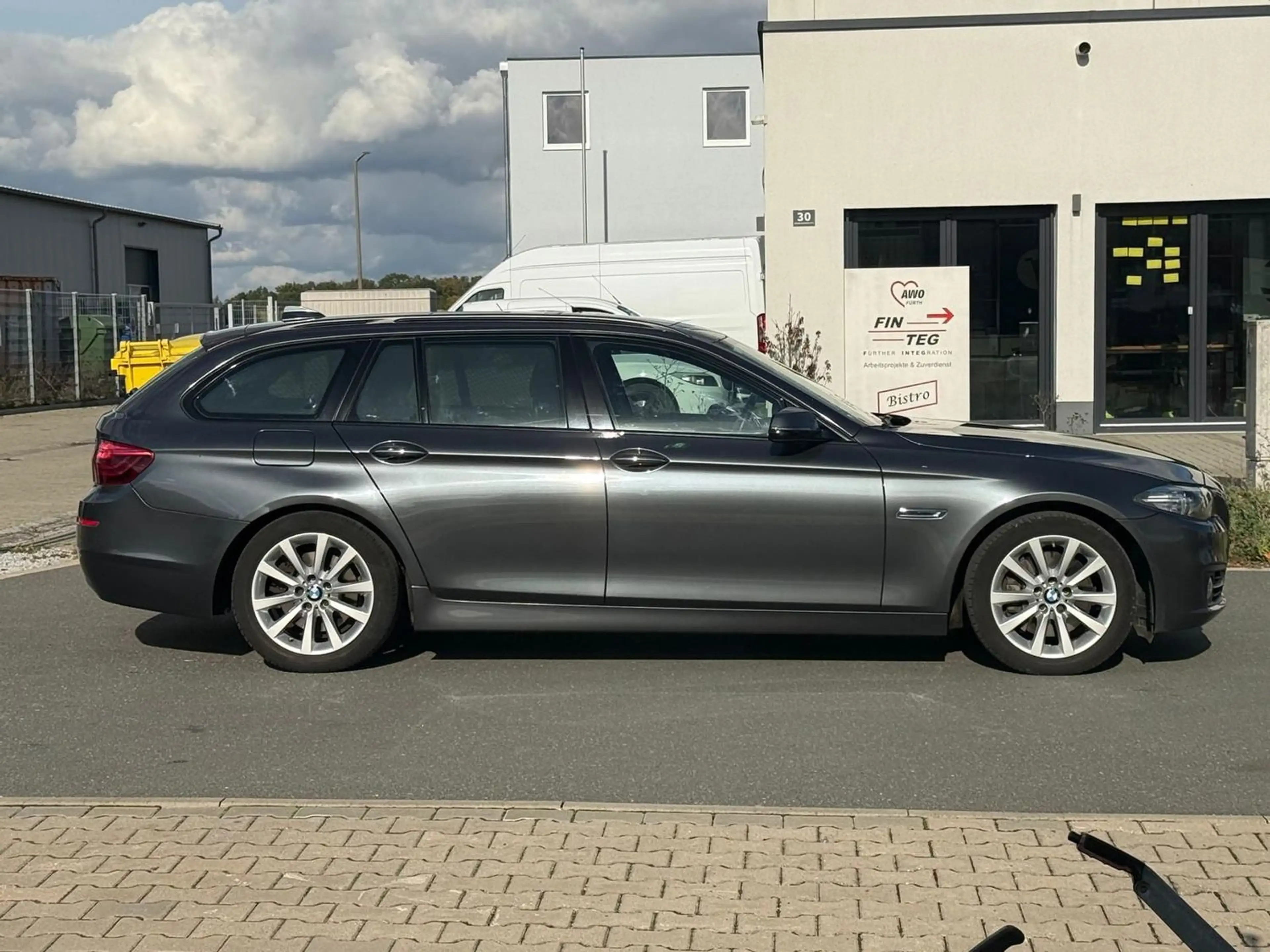 BMW 525 d xDrive *Xenon*Navi*Pano*AHK*PDC*Harman-Kardon* — photo 9
