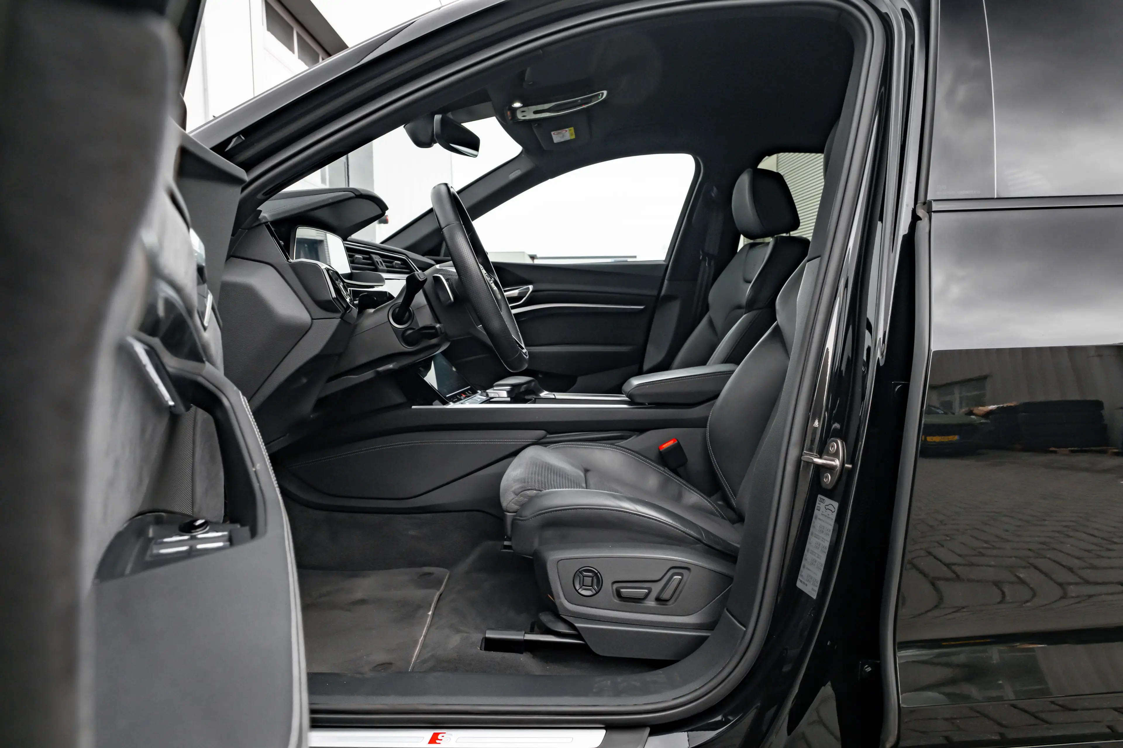 Audi Q8 e-tron 55 quattro S Edition 115 kWh 408PK | Elek. stoelen — photo 16