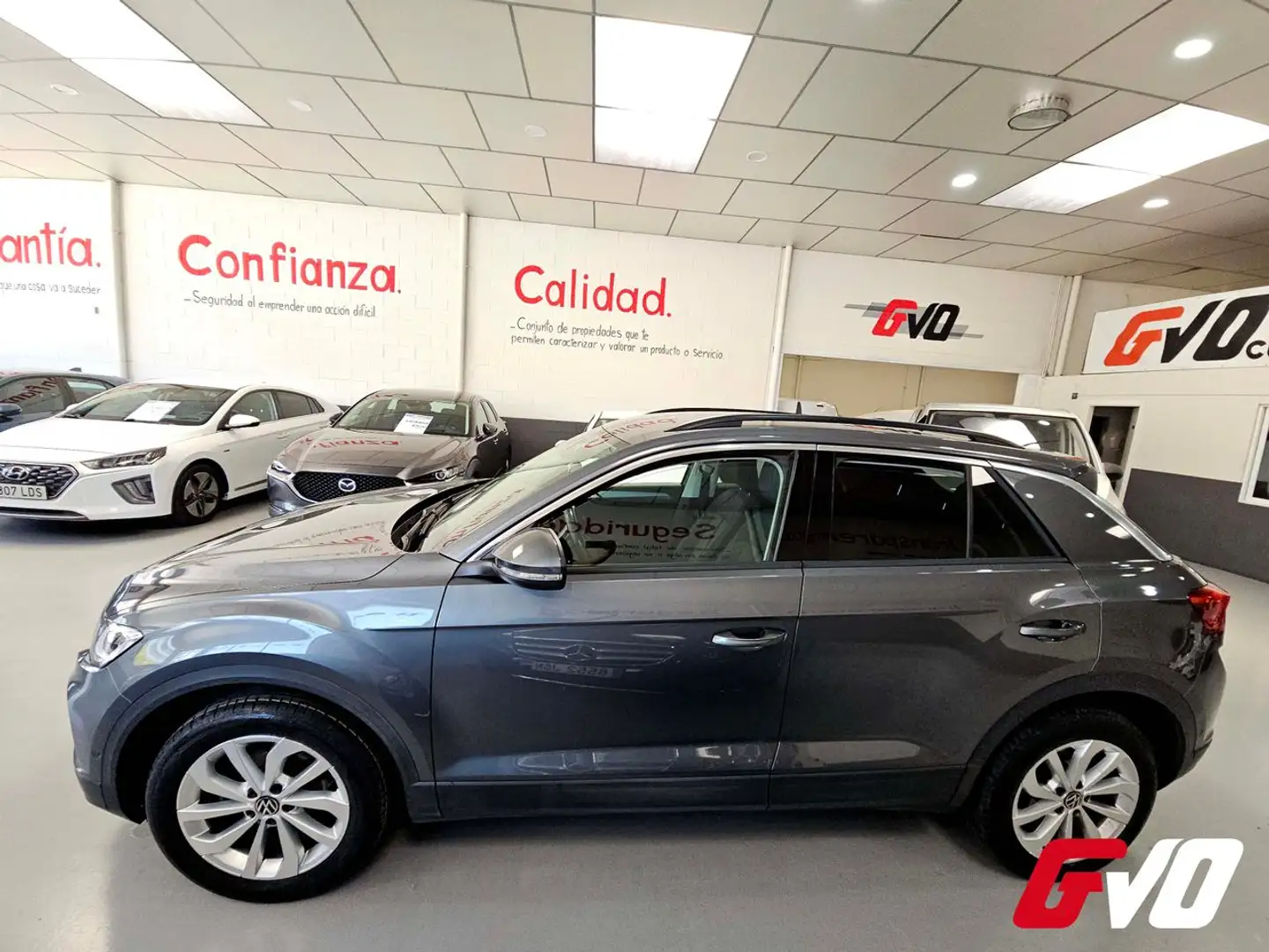 Volkswagen T-Roc 2.0TDI Life 85kW Gris - 2