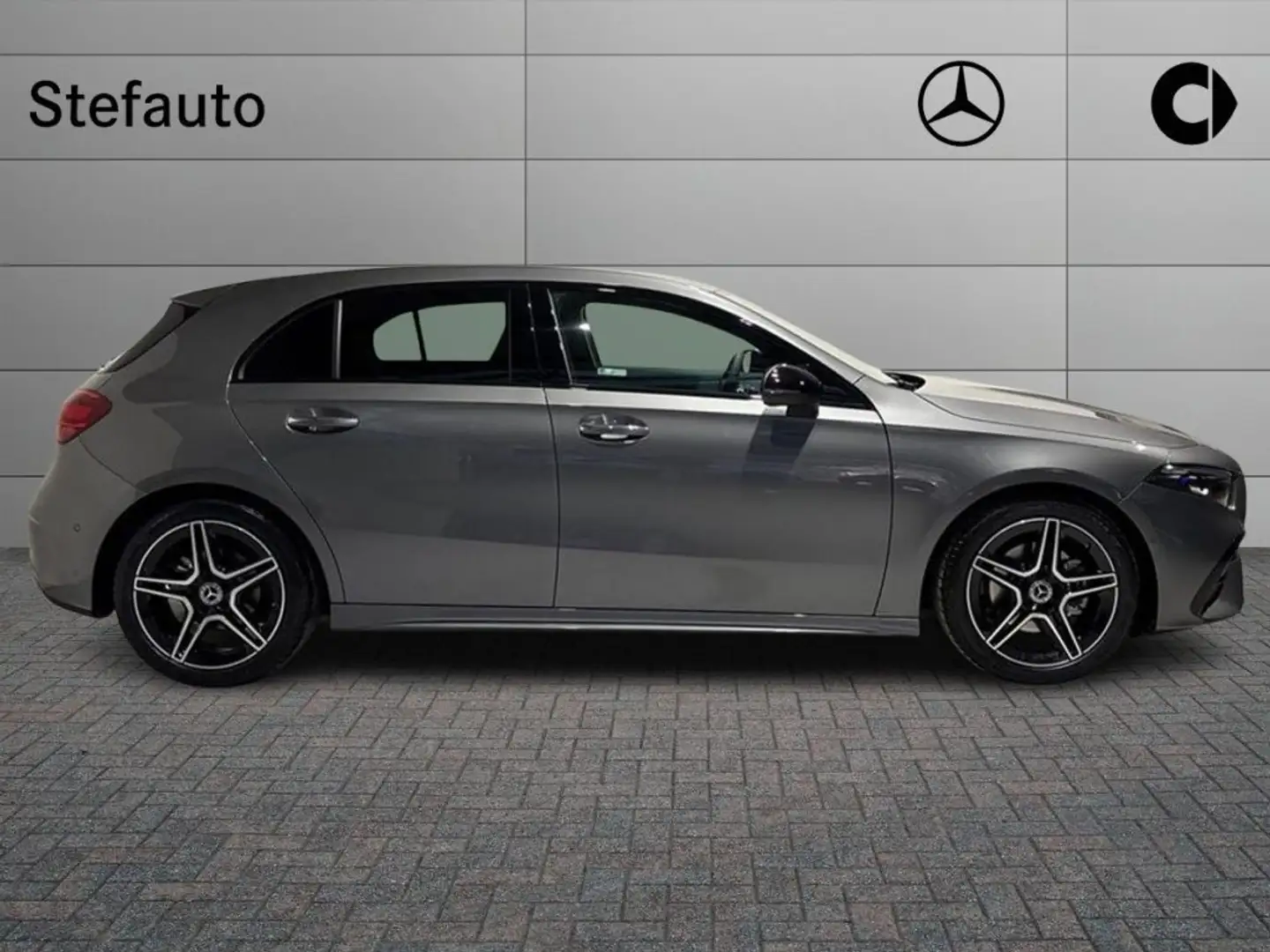 Mercedes-Benz A 180 d Automatic AMG Line Advanced Plus Grigio - 2