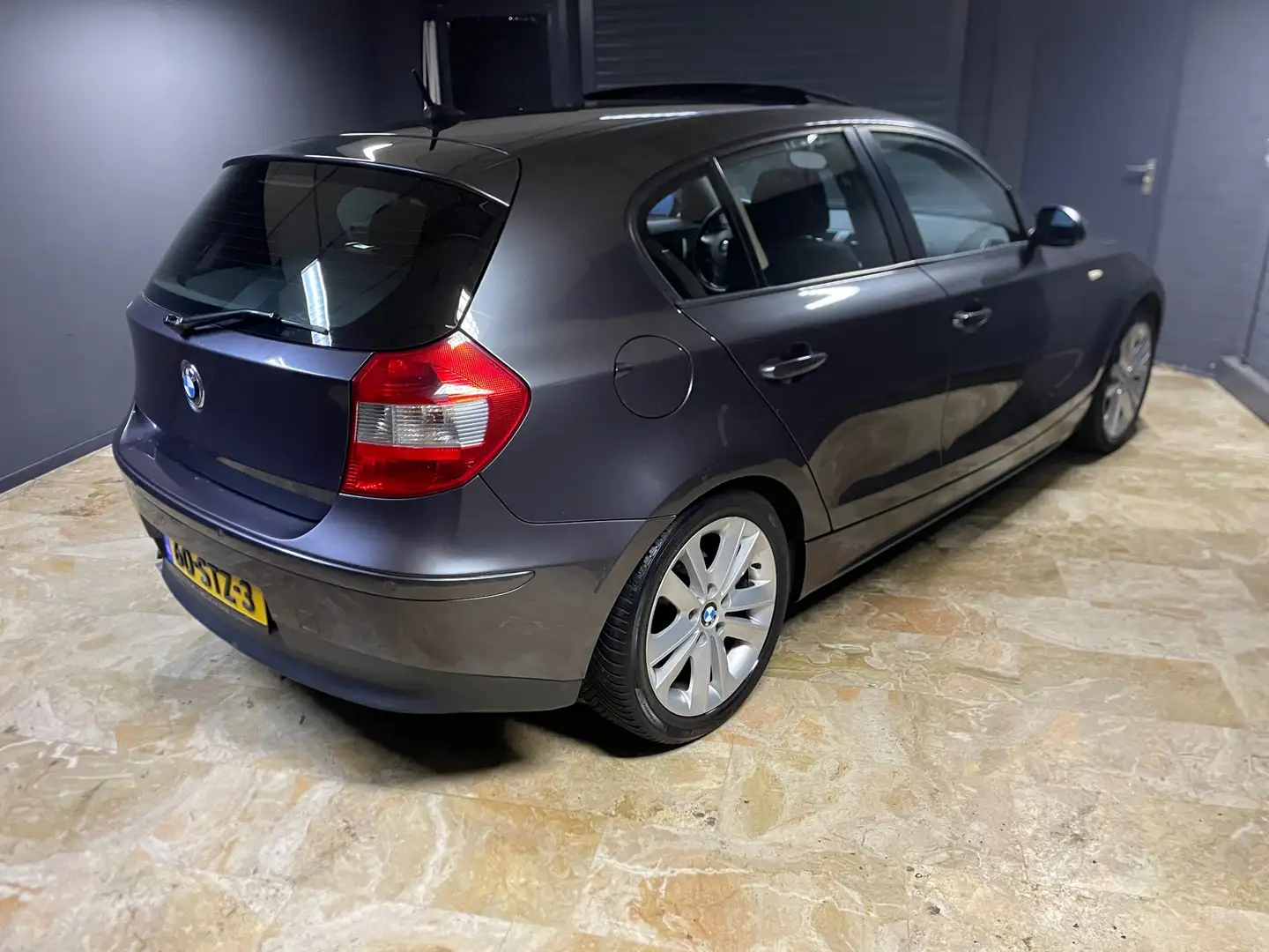 BMW 118 1-serie 118i Executive Automaat Airco Lm Velgen Gris - 2