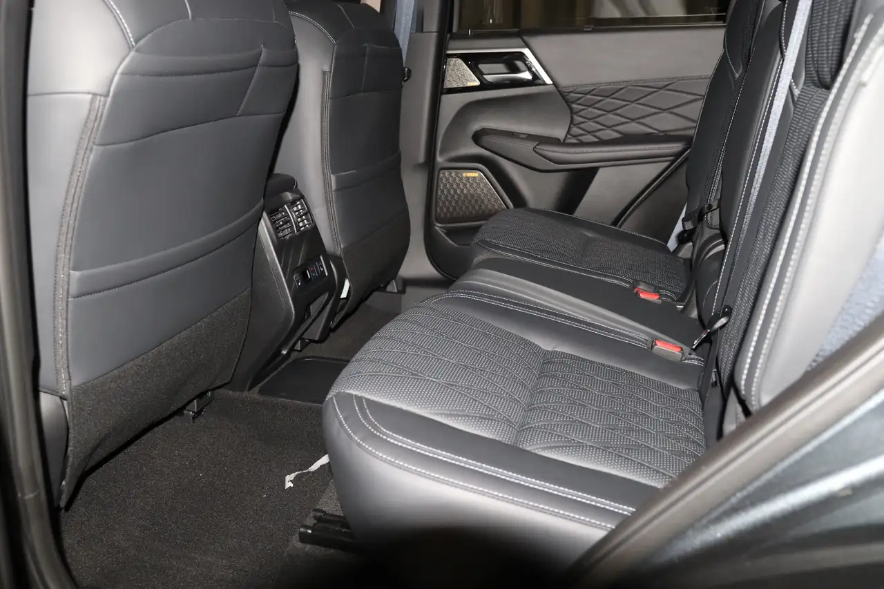 Mitsubishi Outlander снимка Mitsubishi Outlander