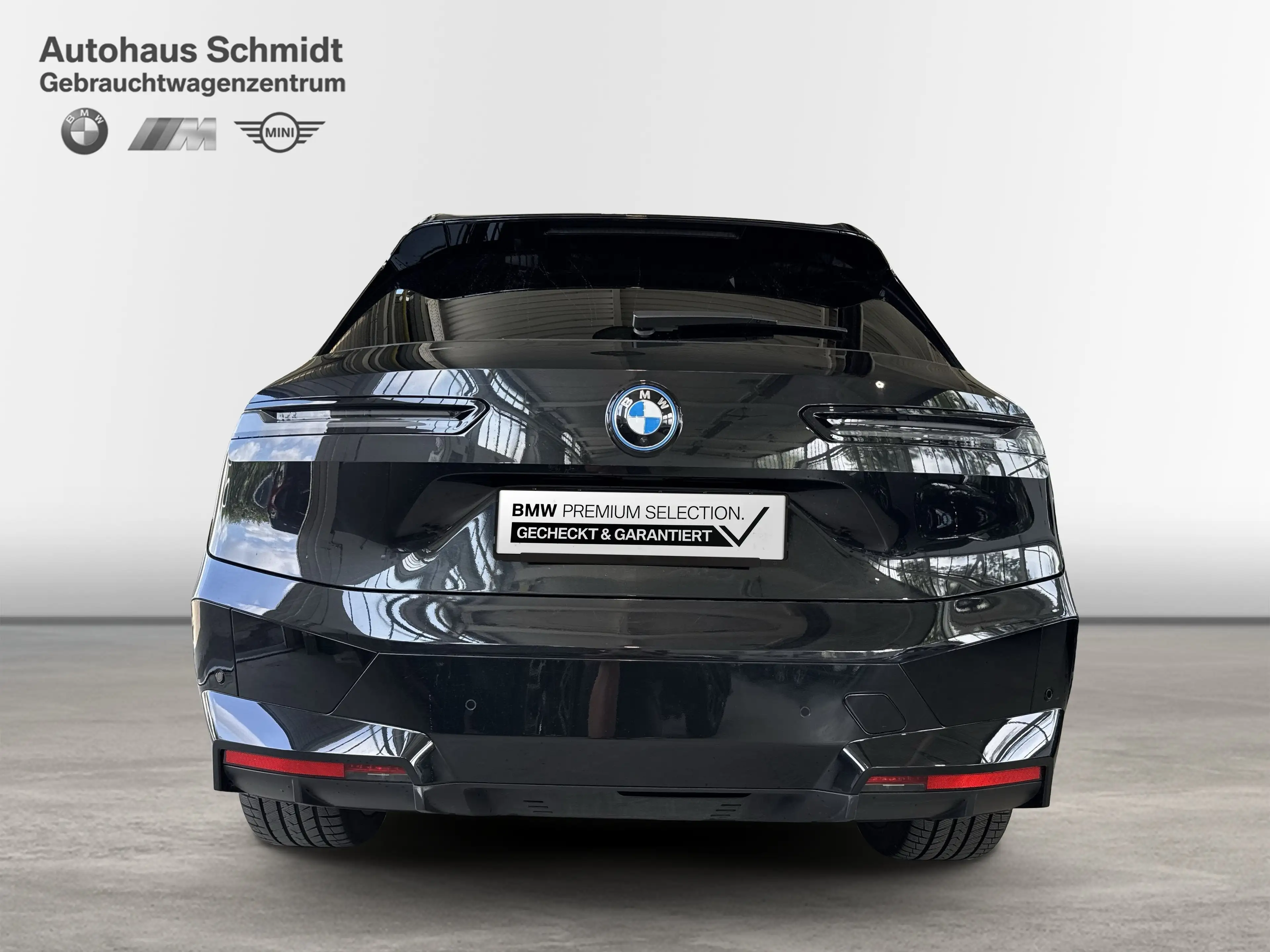 BMW iX xDrive40 — photo 4