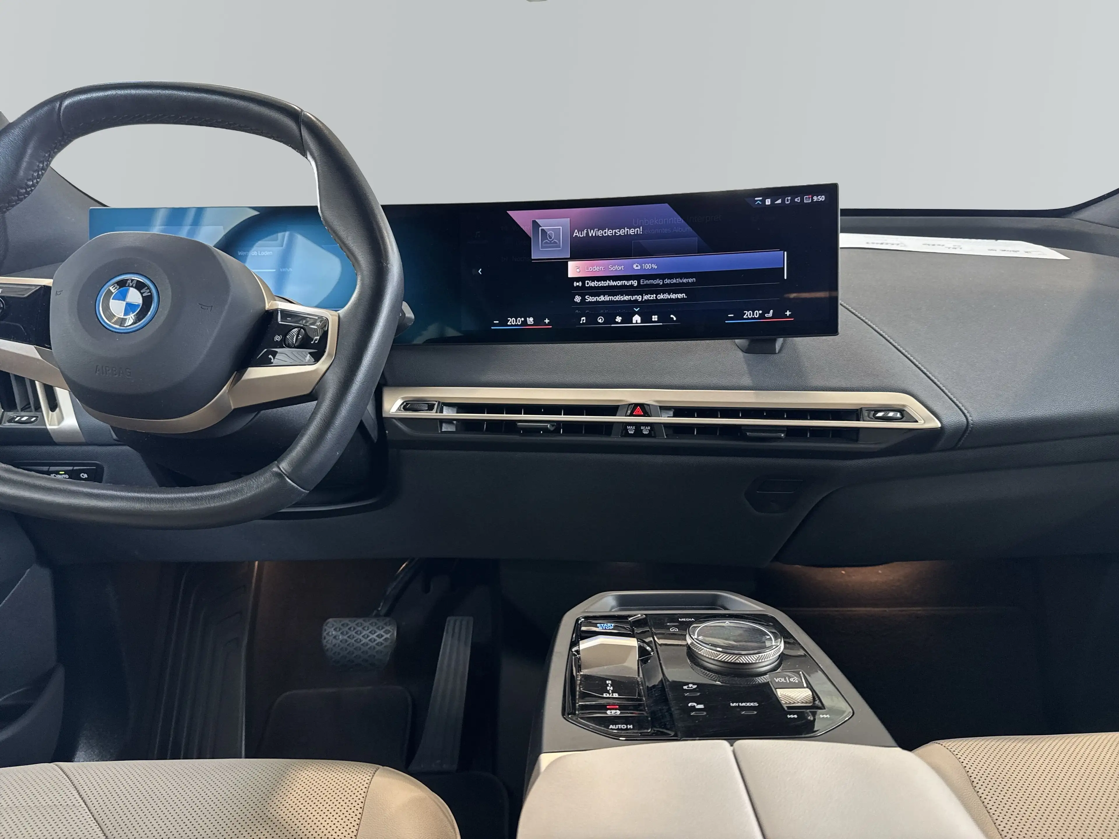 BMW iX xDrive40 — photo 13