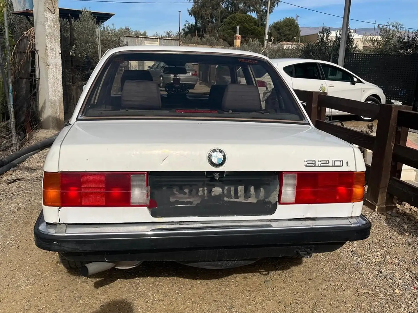 BMW 320 320i - 2