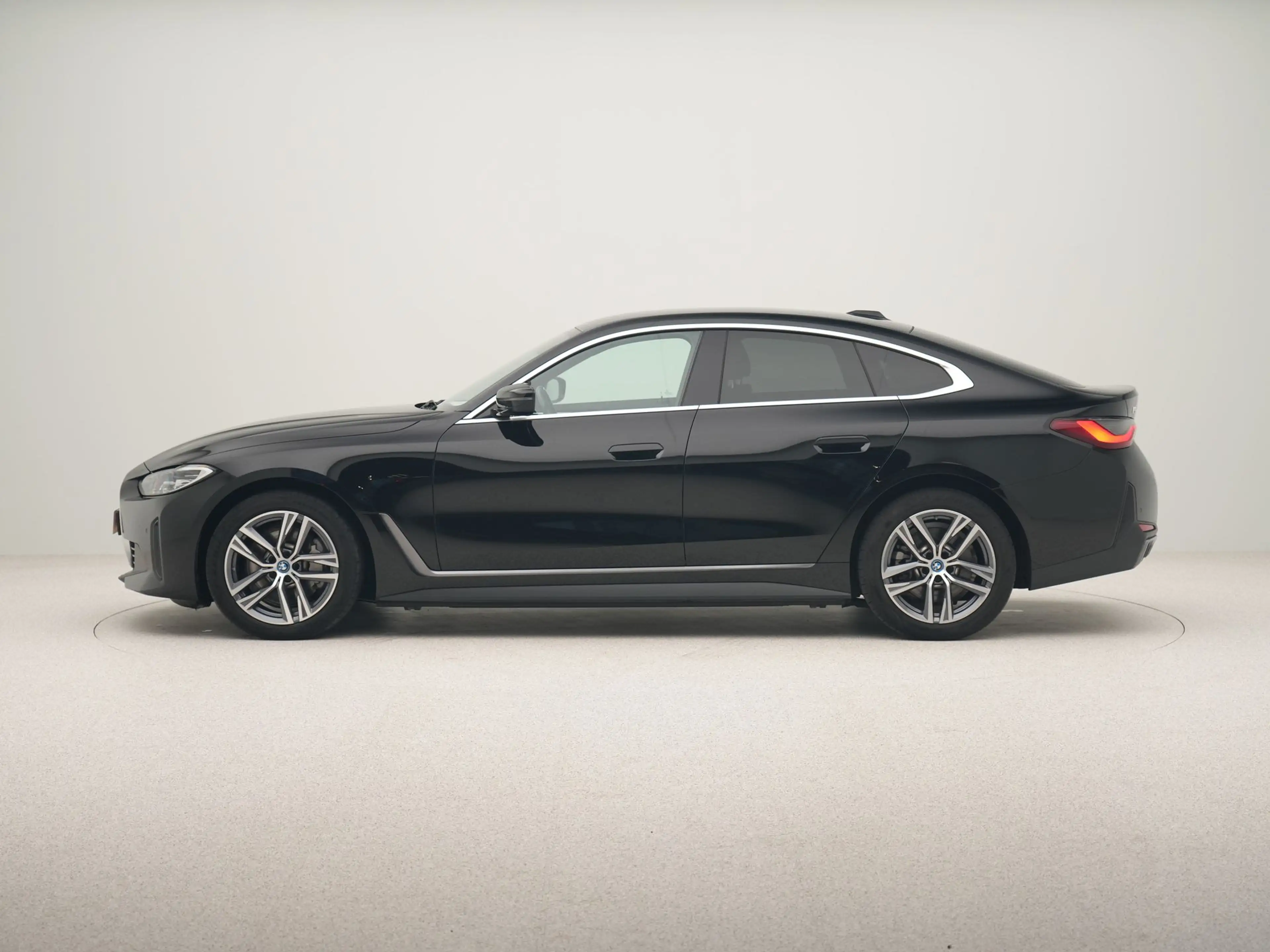 BMW i4 eDrive40 SoH 98% — photo 10