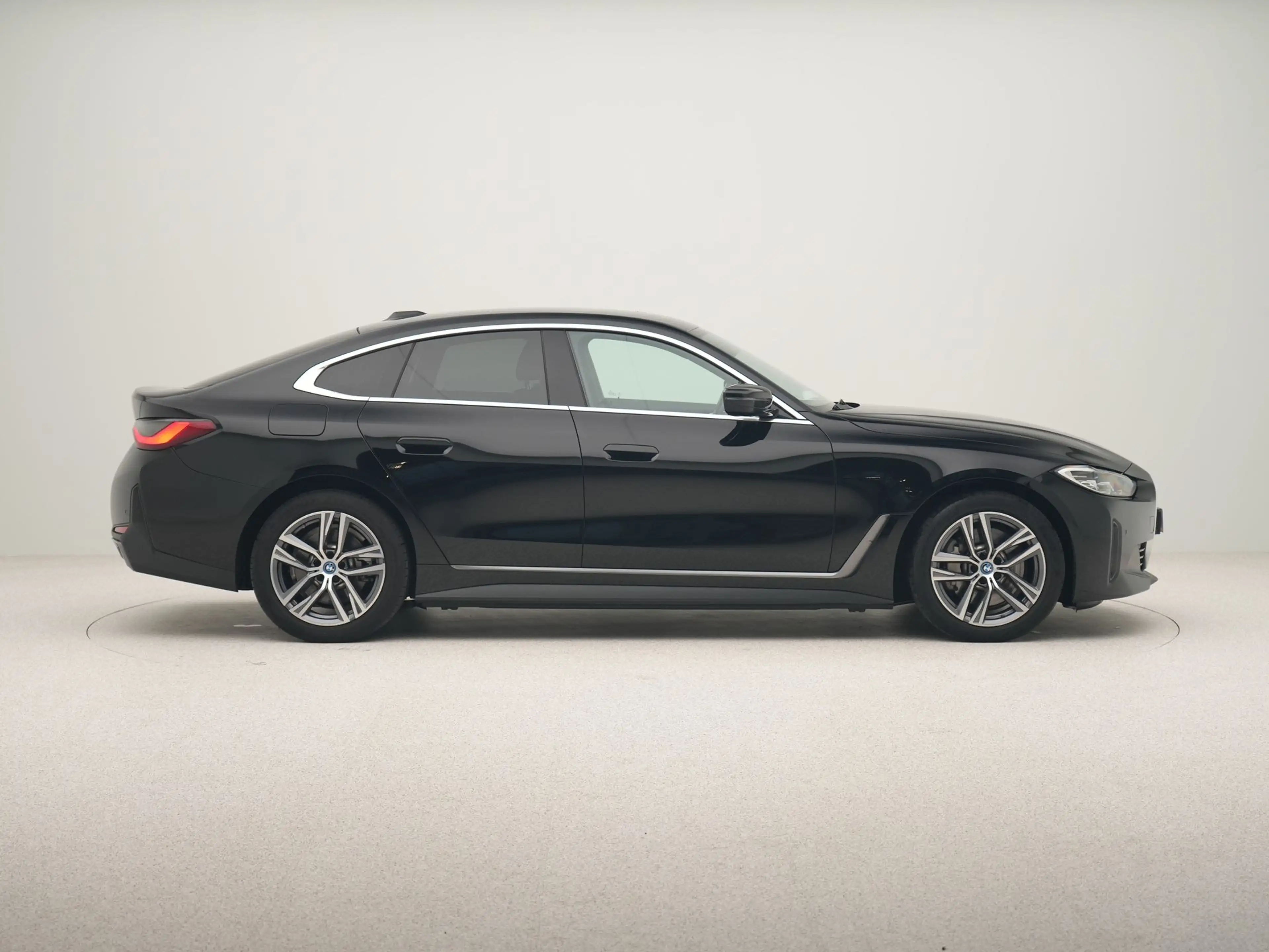 BMW i4 eDrive40 SoH 98% — photo 6