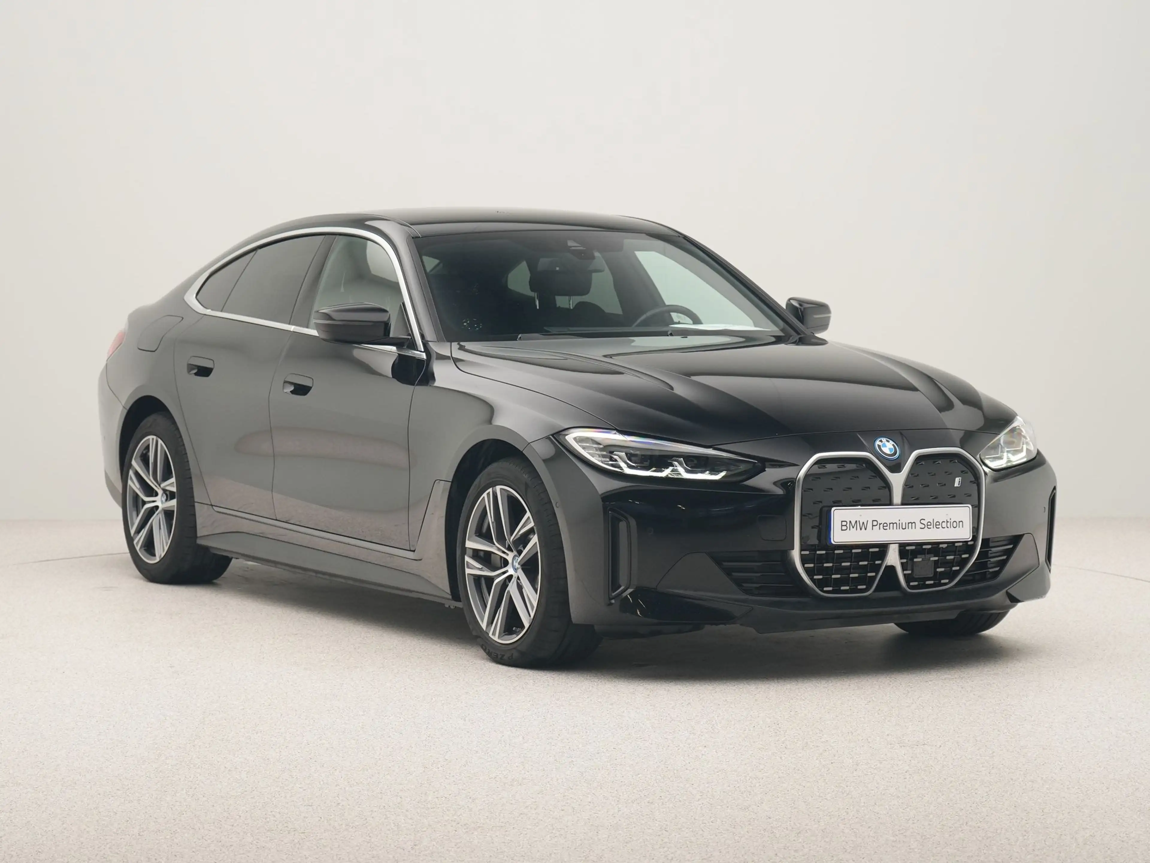 BMW i4 eDrive40 SoH 98% — photo 5