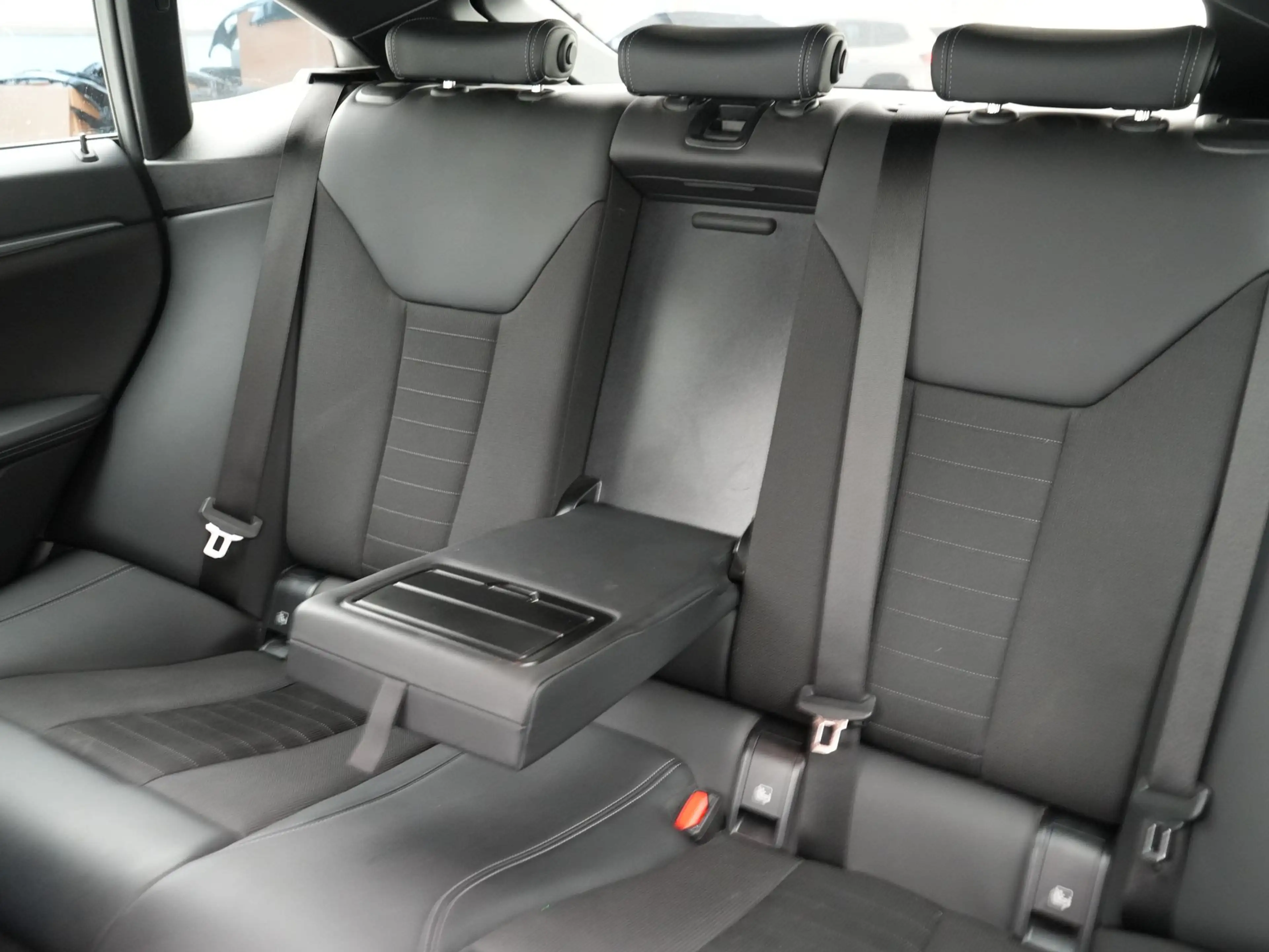 BMW i4 eDrive40 SoH 98% — photo 14