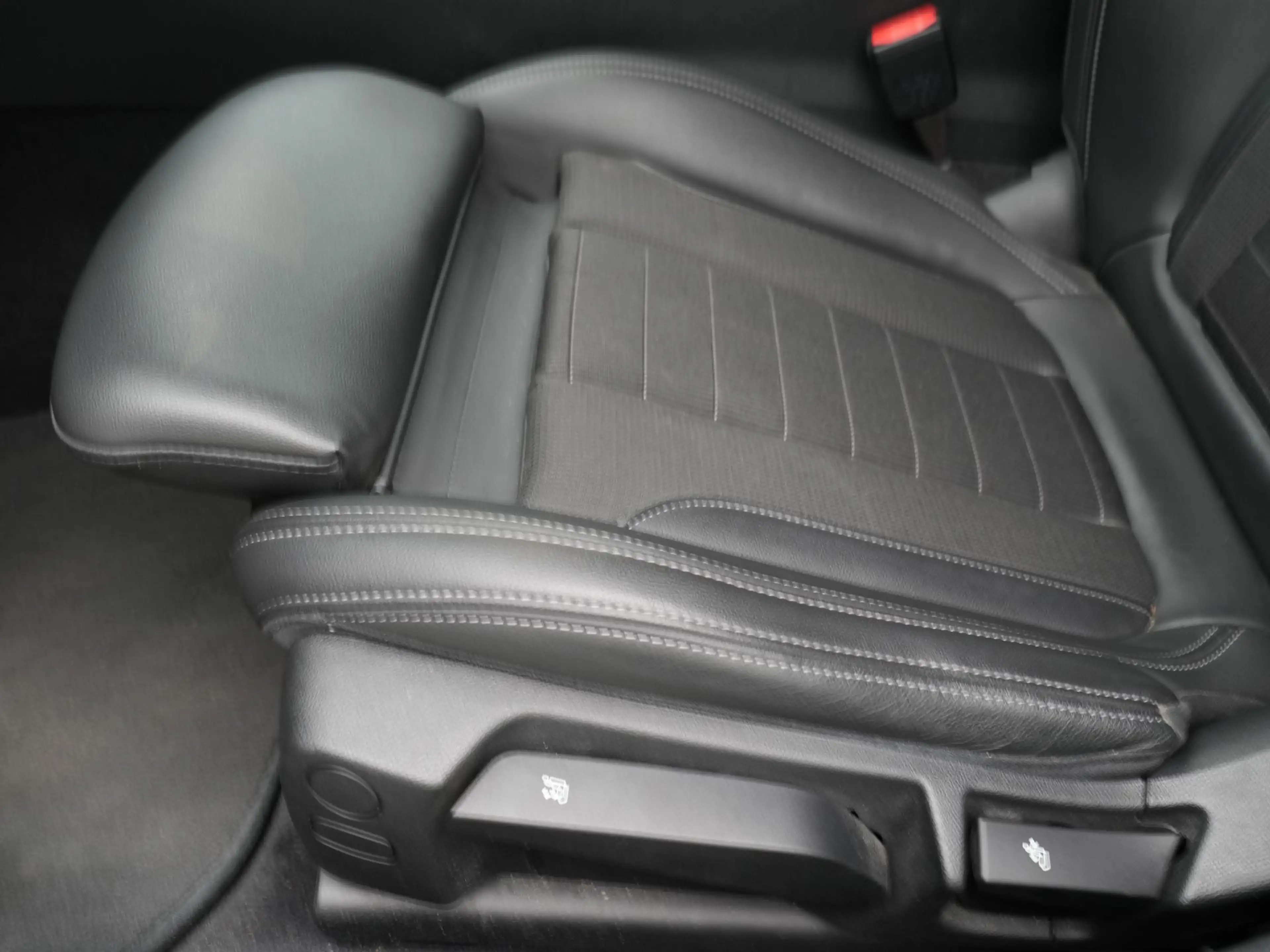 BMW i4 eDrive40 SoH 98% — photo 13