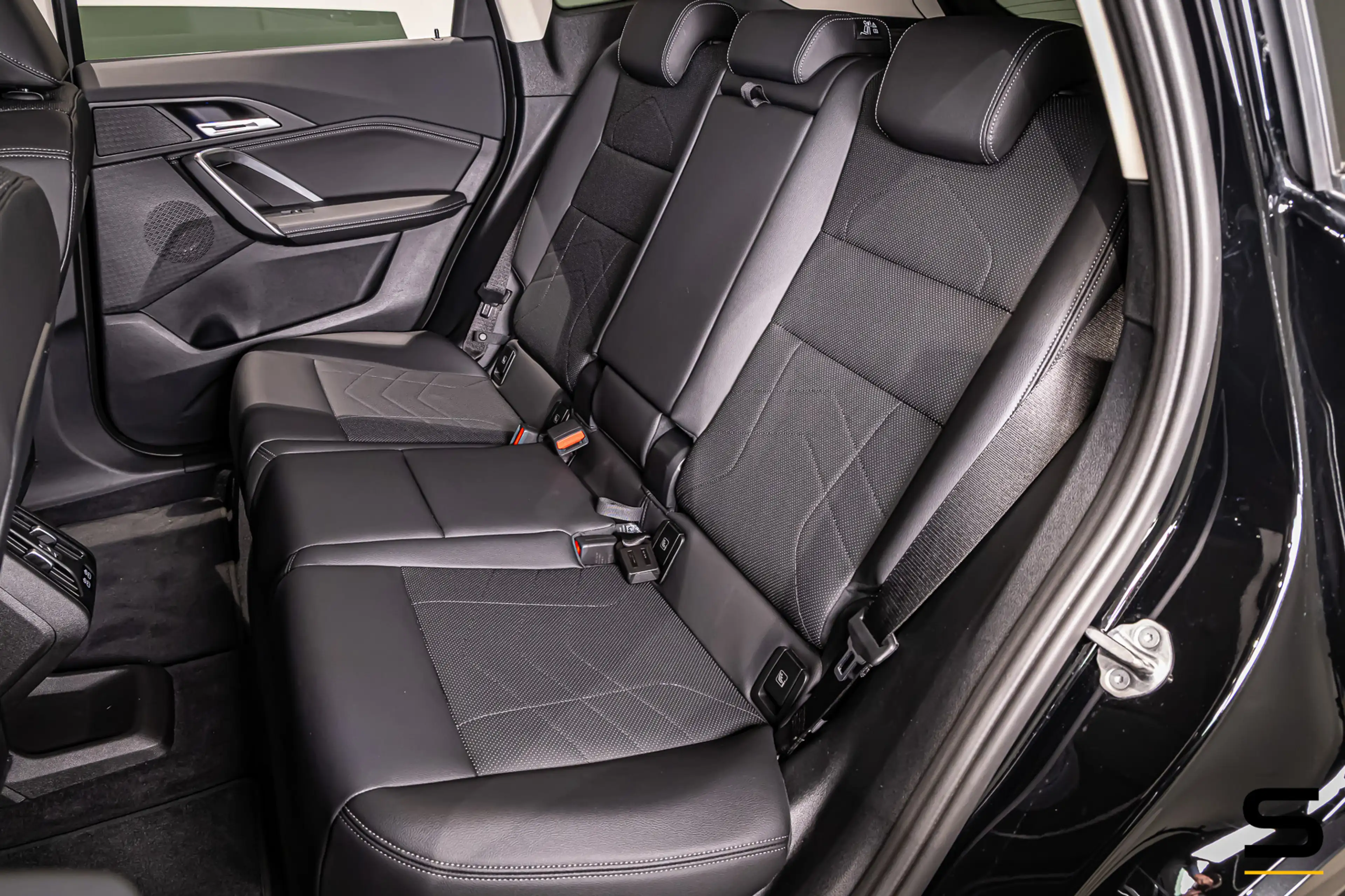 BMW iX1 XDrive30 Launch Edition 67 kWh|Camera|CarPlay|BTW| — photo 8