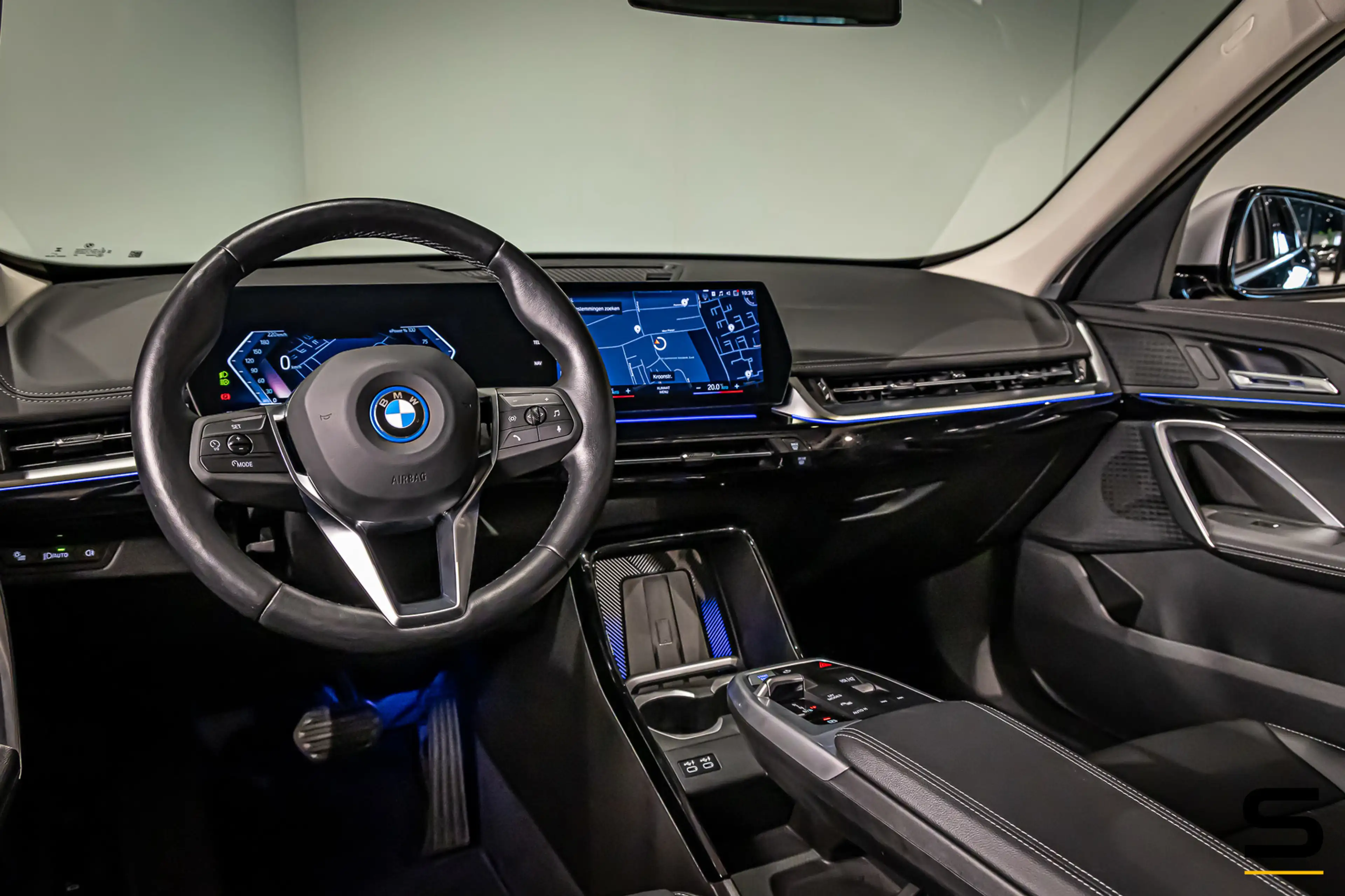 BMW iX1 XDrive30 Launch Edition 67 kWh|Camera|CarPlay|BTW| — photo 9