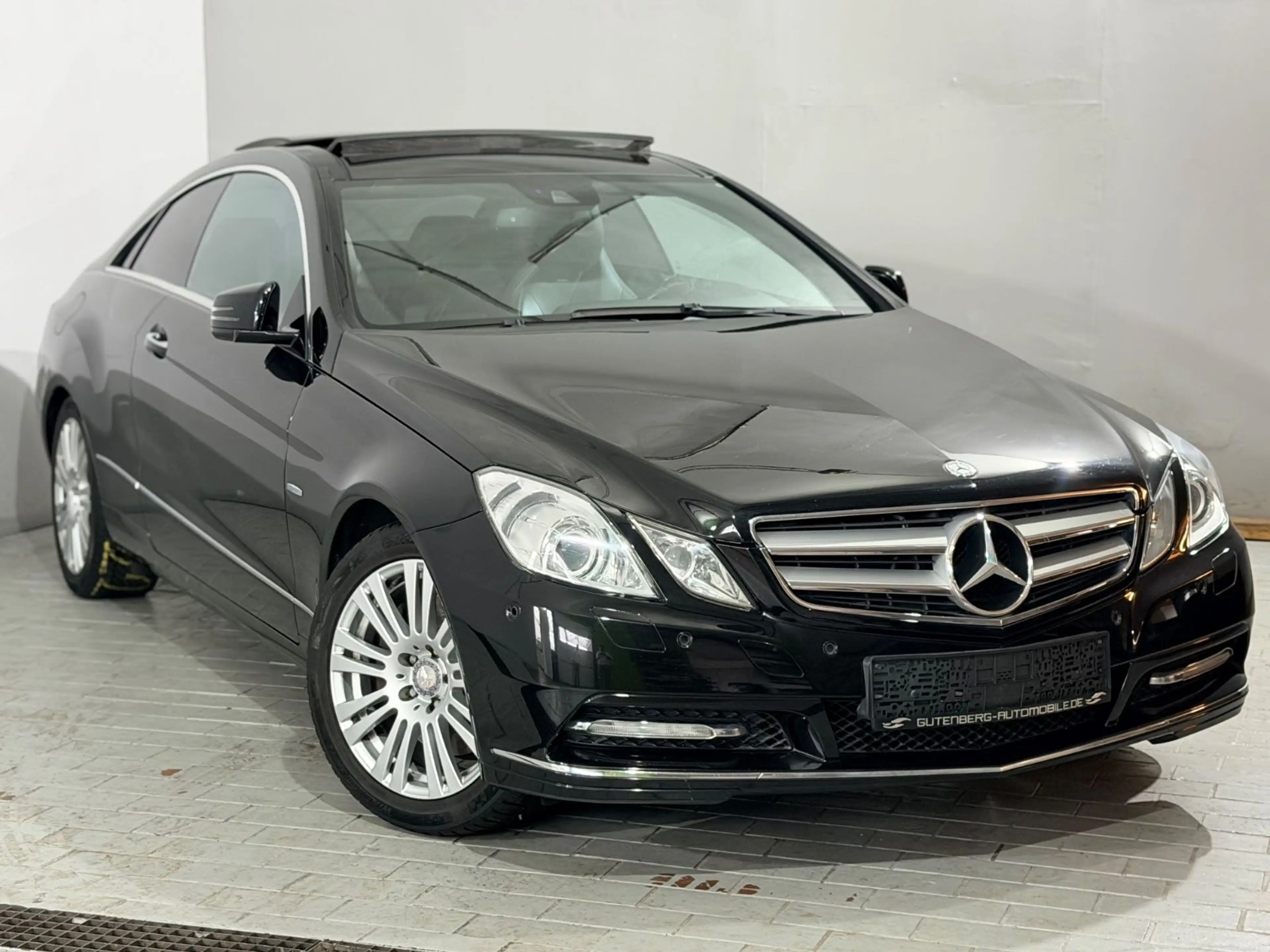 Mercedes-Benz E 350 Coupe Keyless Pano Memory Bi-Xenon Leder — photo 6