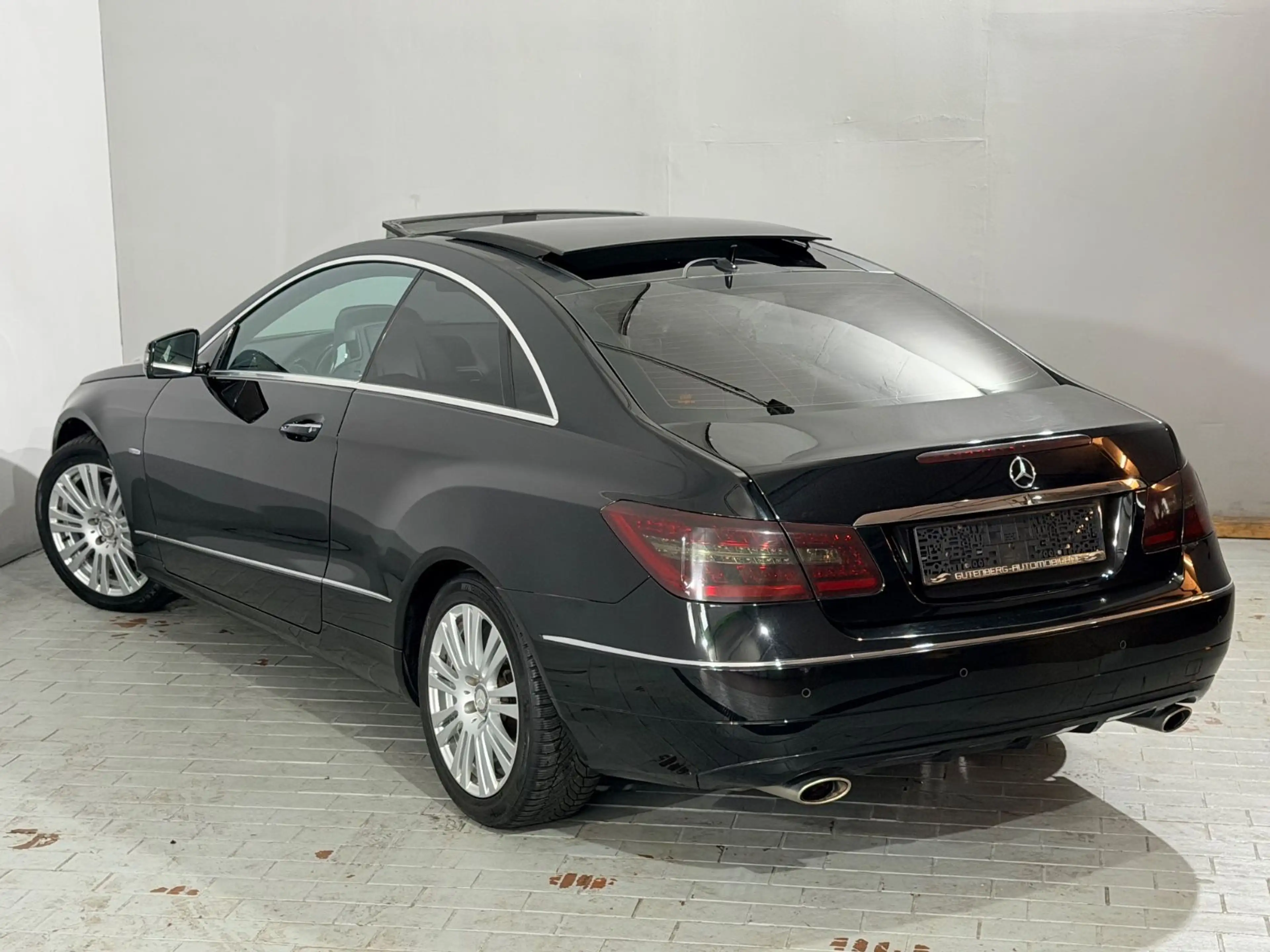 Mercedes-Benz E 350 Coupe Keyless Pano Memory Bi-Xenon Leder — photo 12