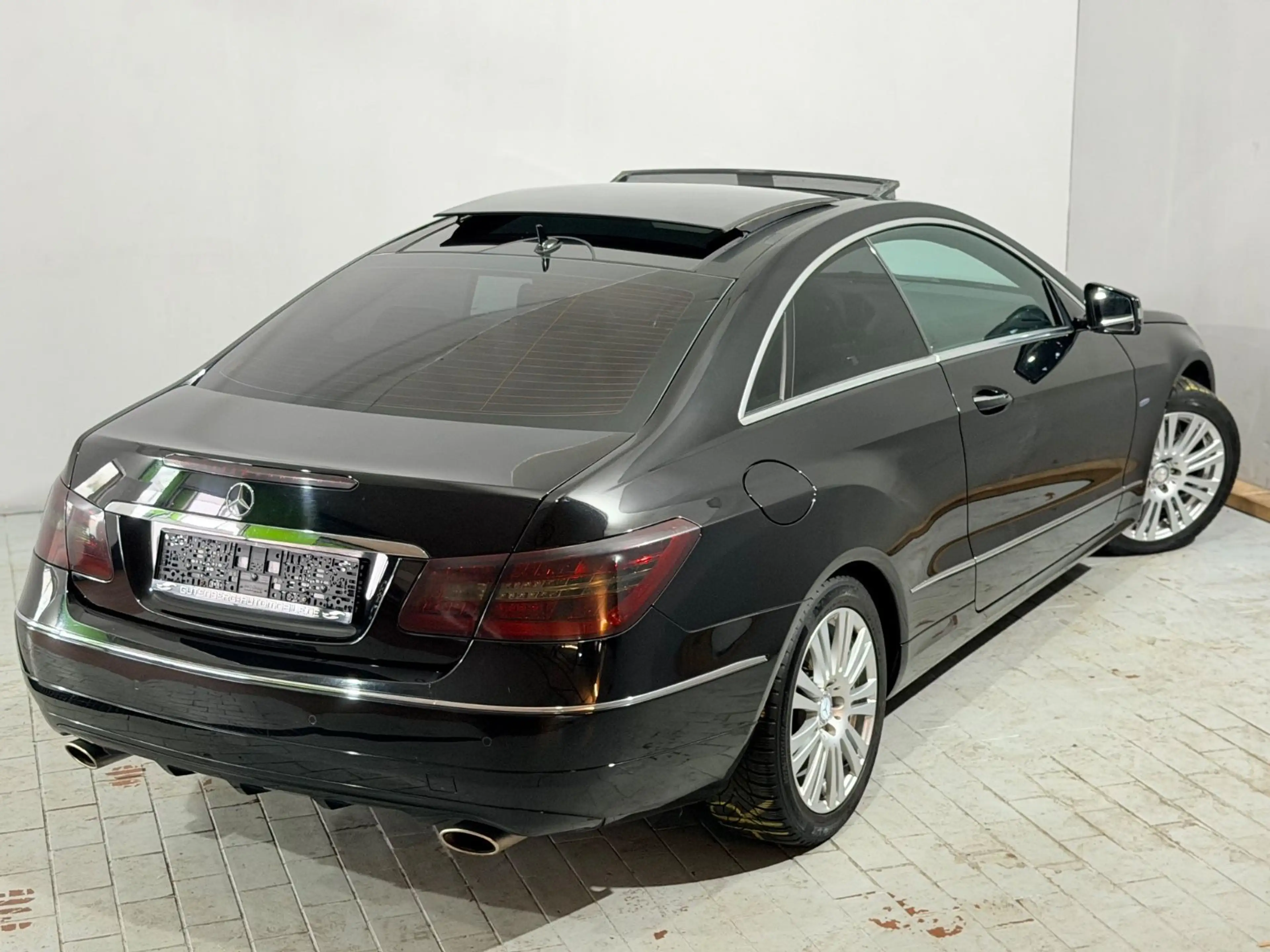 Mercedes-Benz E 350 Coupe Keyless Pano Memory Bi-Xenon Leder — photo 15