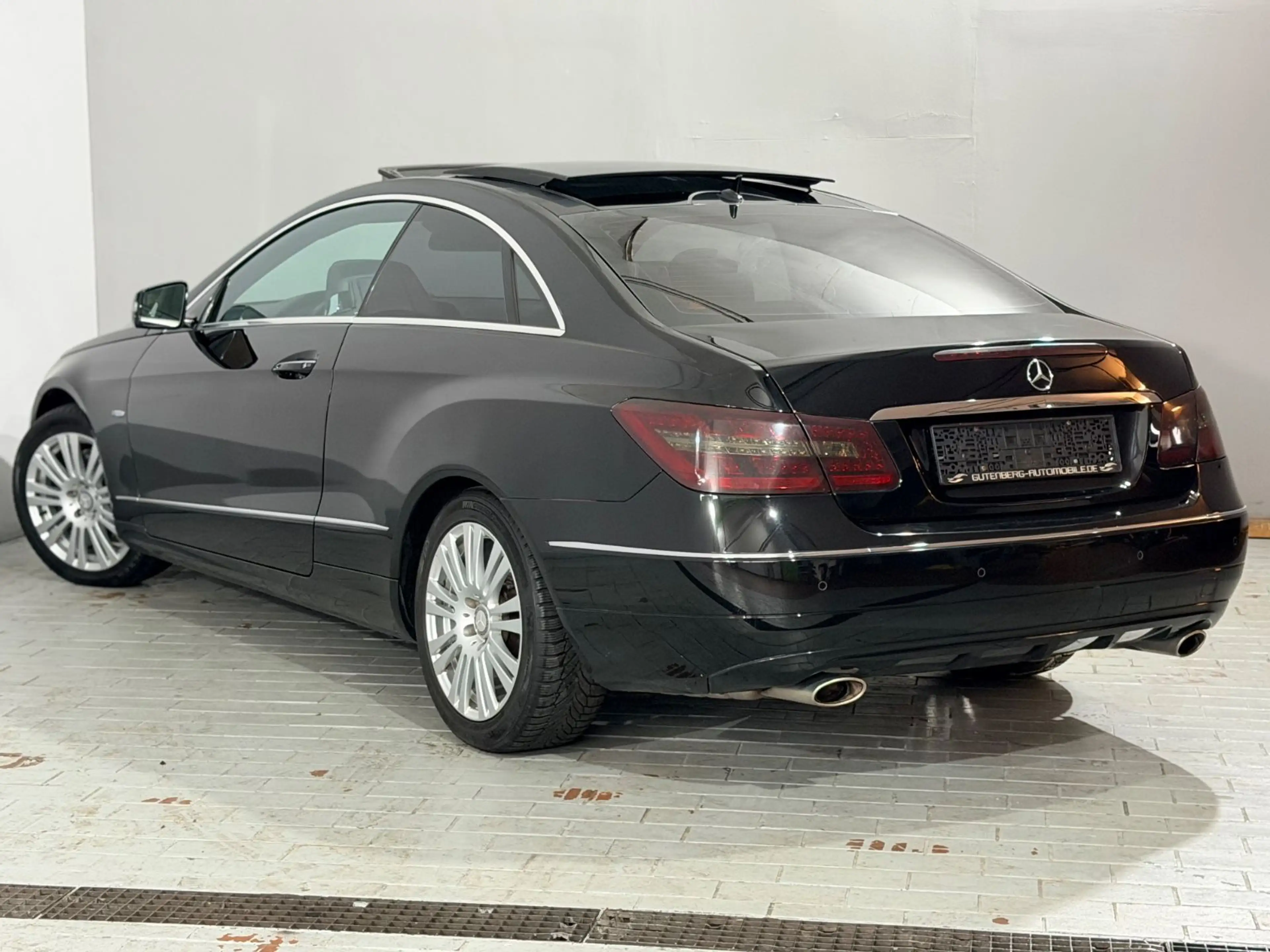 Mercedes-Benz E 350 Coupe Keyless Pano Memory Bi-Xenon Leder — photo 11