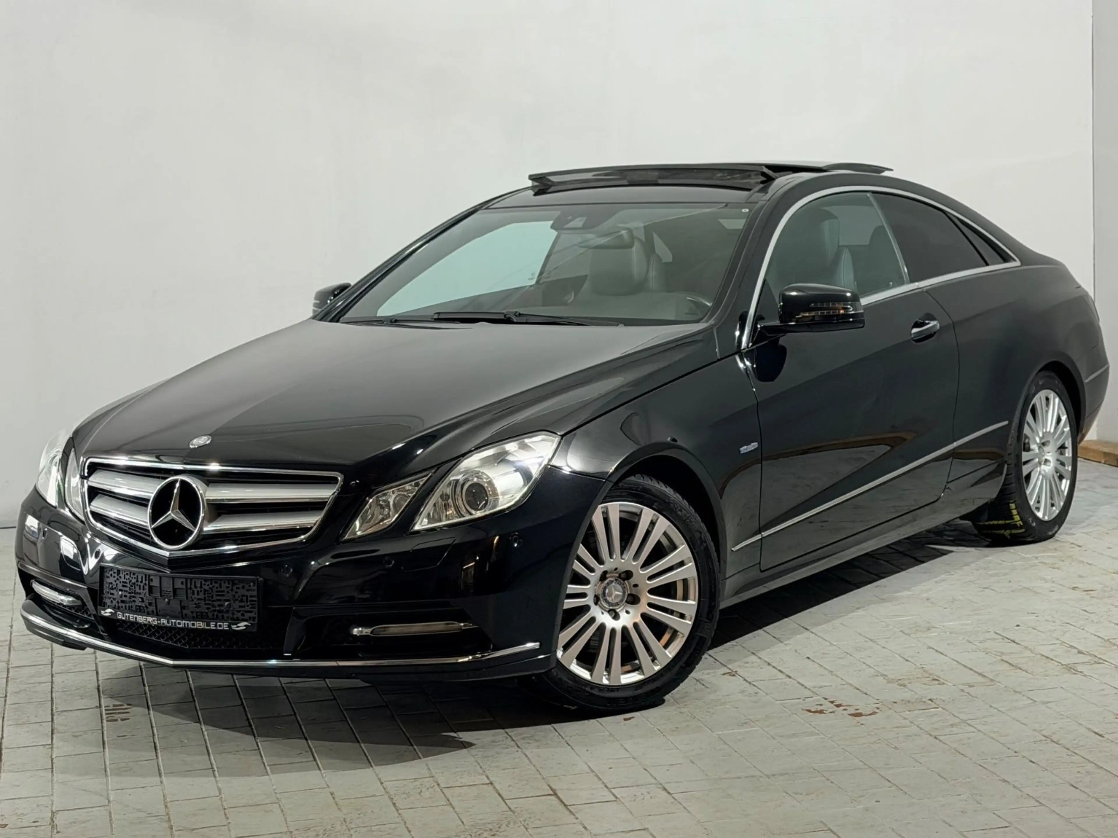 Mercedes-Benz E 350 Coupe Keyless Pano Memory Bi-Xenon Leder — photo 2