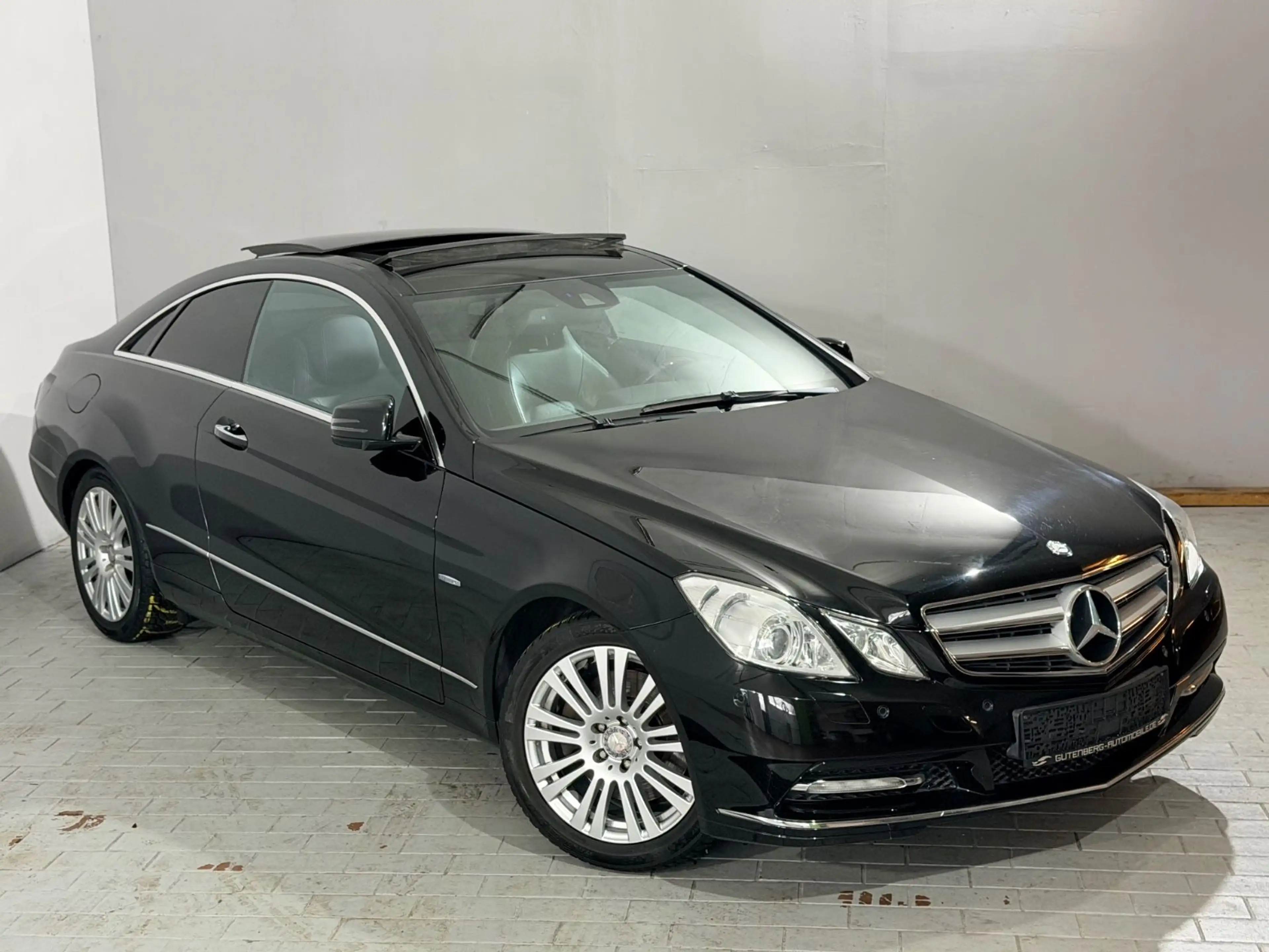 Mercedes-Benz E 350 Coupe Keyless Pano Memory Bi-Xenon Leder — photo 8