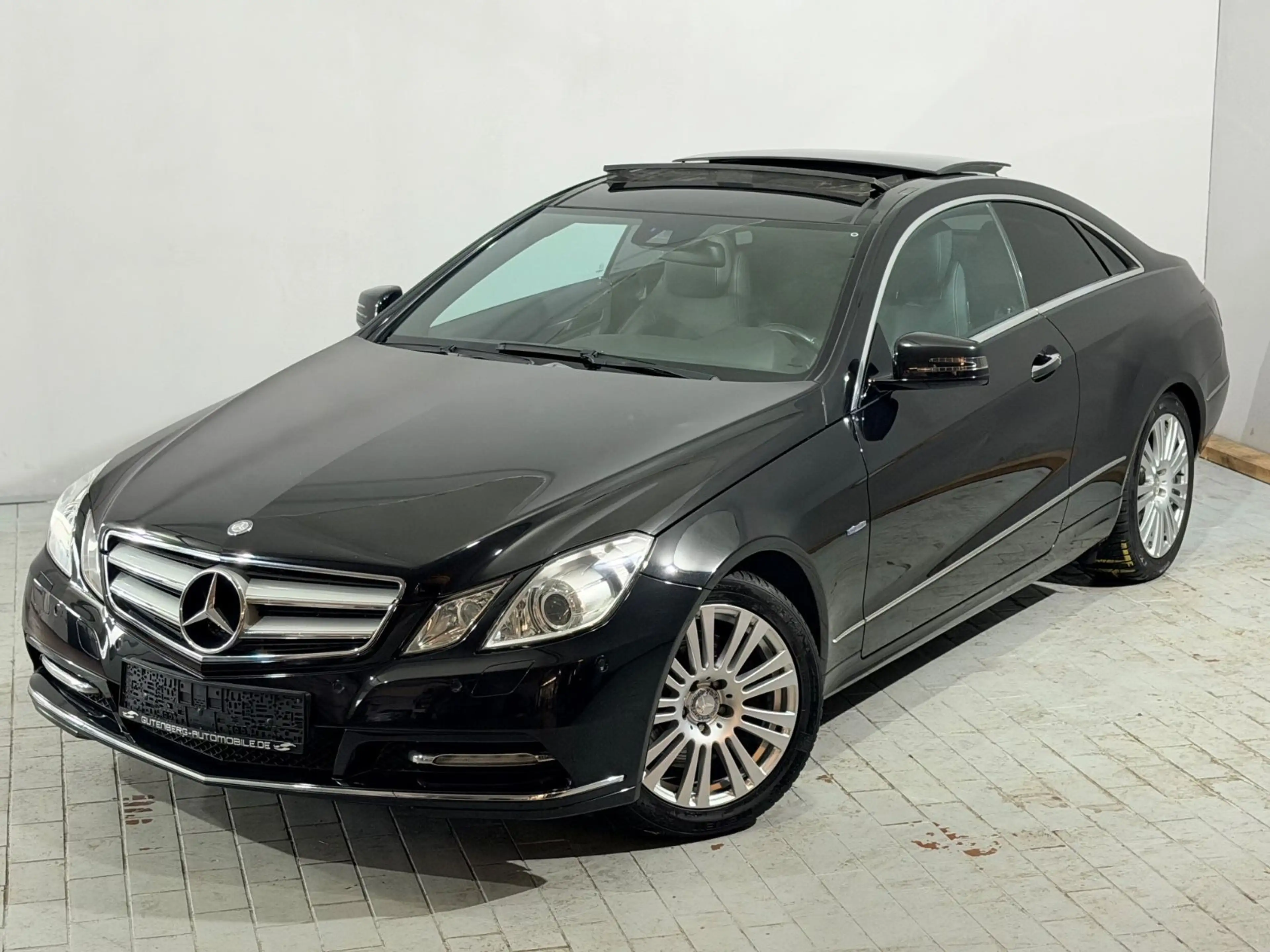 Mercedes-Benz E 350 Coupe Keyless Pano Memory Bi-Xenon Leder — photo 4
