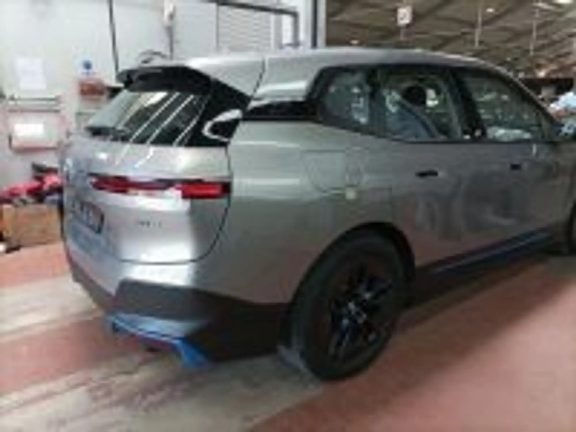 BMW iX 40*Design Atelier*xDrive*HarmanK*Driving Ass+ — photo 3