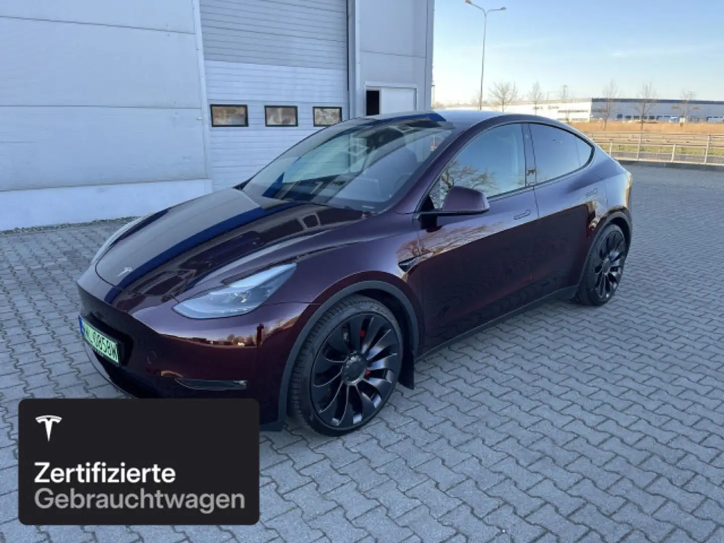 Tesla Model Y Performance Schwarz - 1
