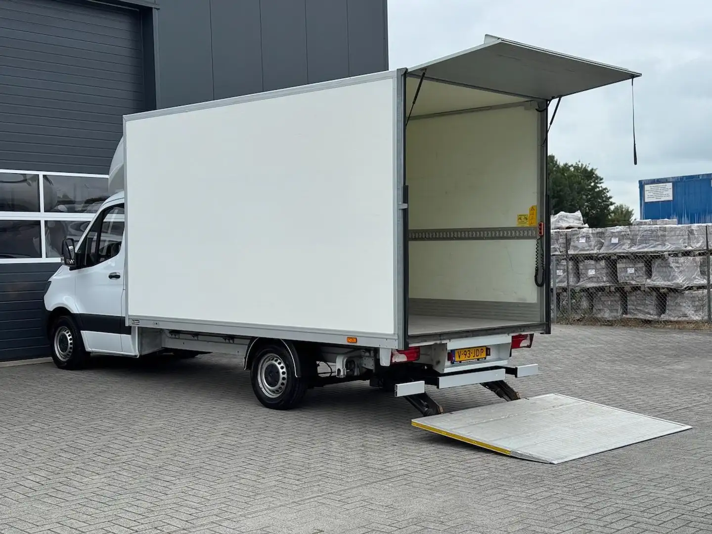 Mercedes-Benz Sprinter 314 2.2 CDI 143pk Automaat L3 Bakwagen Laadklep | Wit - 2