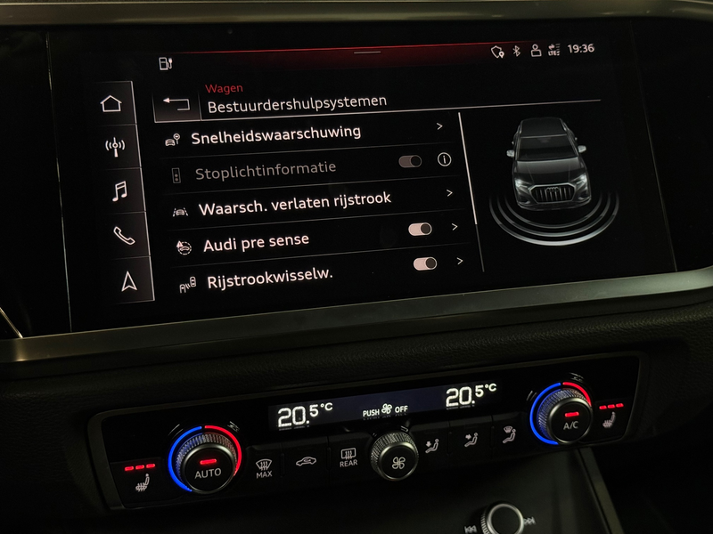 Audi Q3 45 TFSI e S edition Pano B&O Memory Blackpack Sfee — photo 24