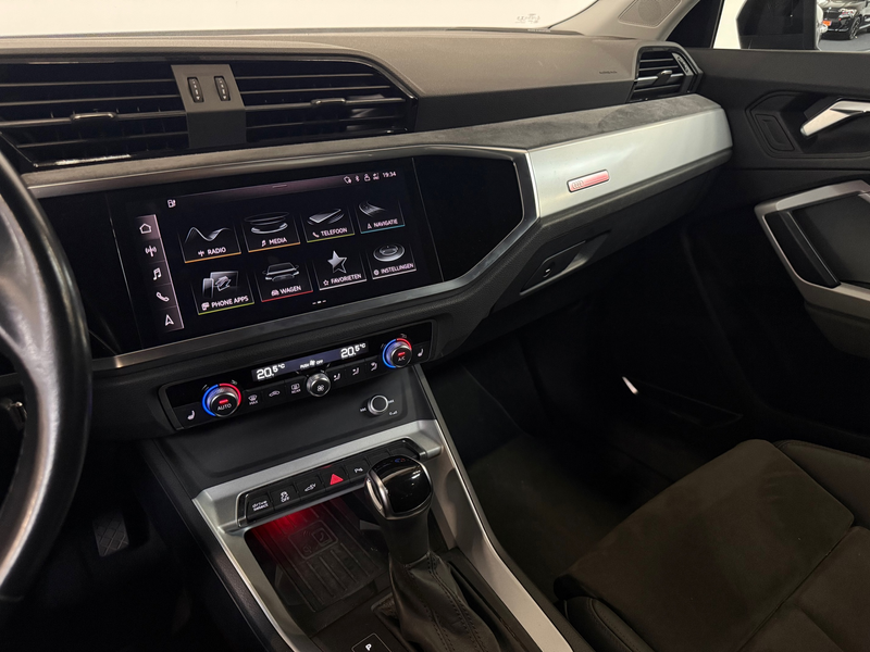 Audi Q3 45 TFSI e S edition Pano B&O Memory Blackpack Sfee — photo 21