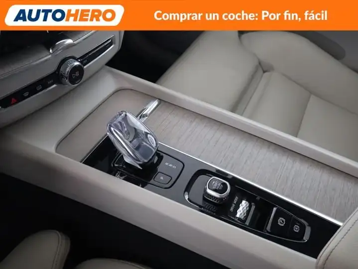 Volvo XC60 2021, foto 33