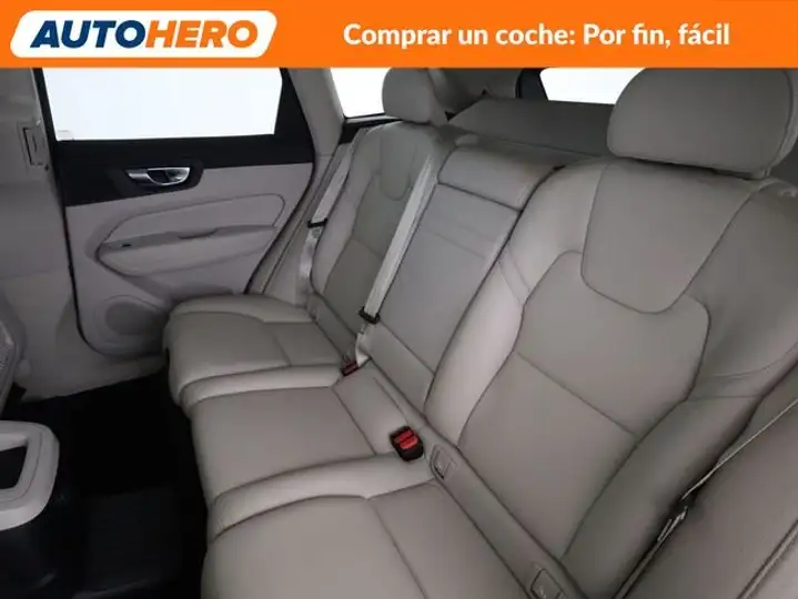 Volvo XC60 2021, foto 15