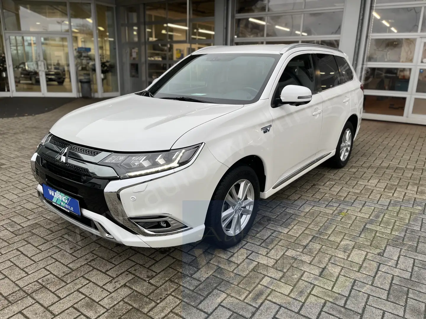 Mitsubishi Outlander 2.4 PHEV 4WD Intro Edition Leder 360° Kamera Weiß - 1