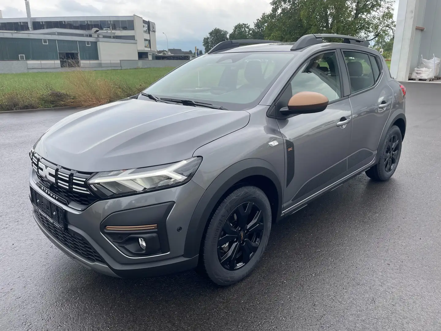 Dacia Sandero Stepway Extreme+ TCe 90 Grau - 1