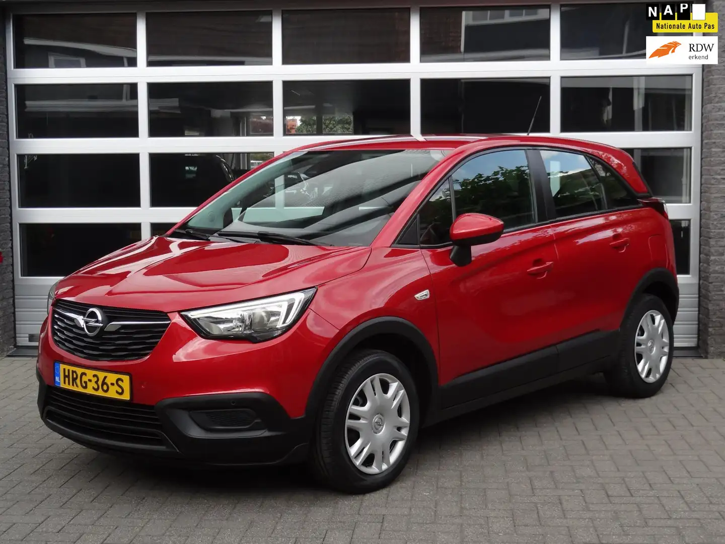 Opel Crossland X 1.2 Turbo Innovation, Stuurwiel en Stoelverwarming Rood - 1
